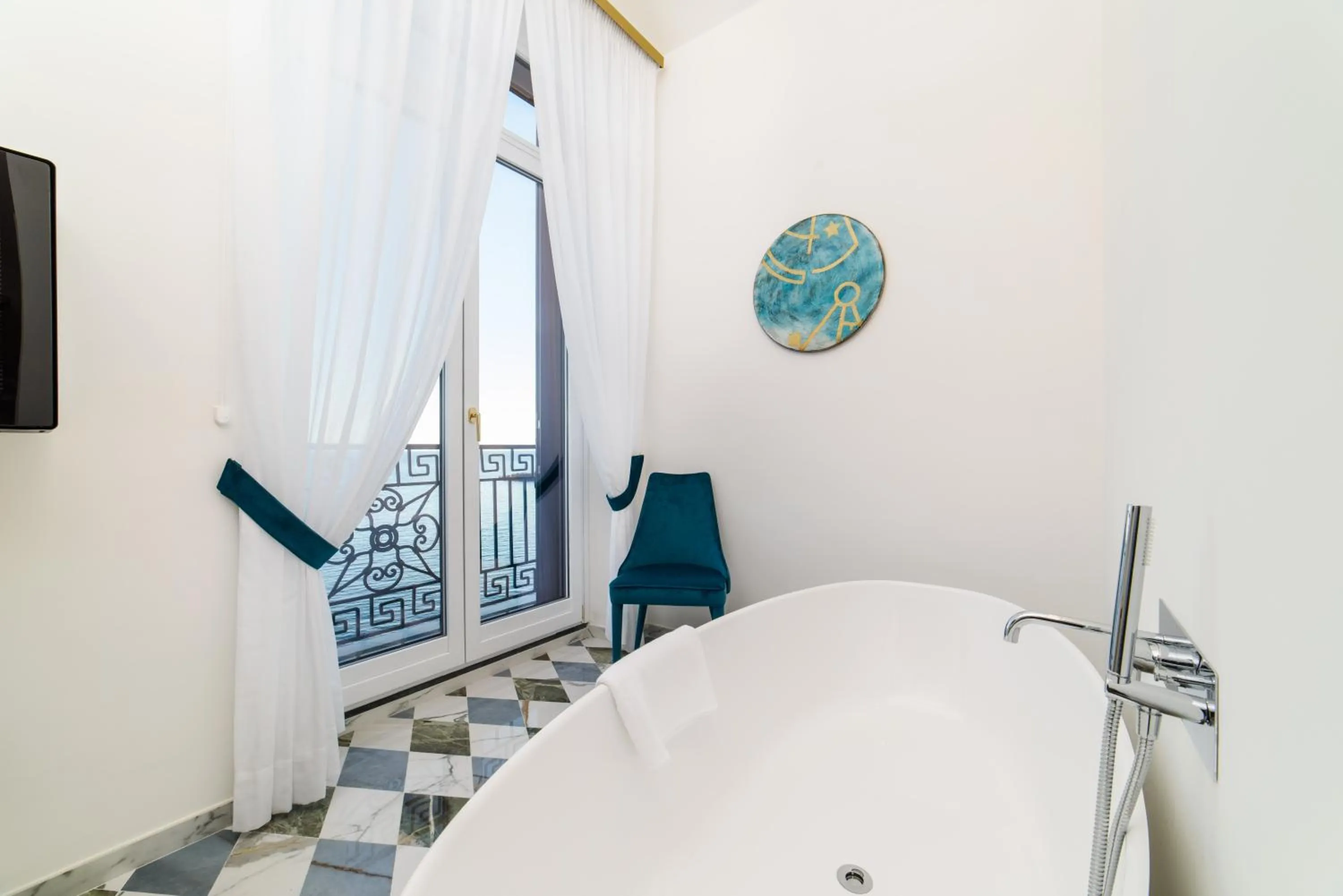 Bath in Palazzo Vitagliano