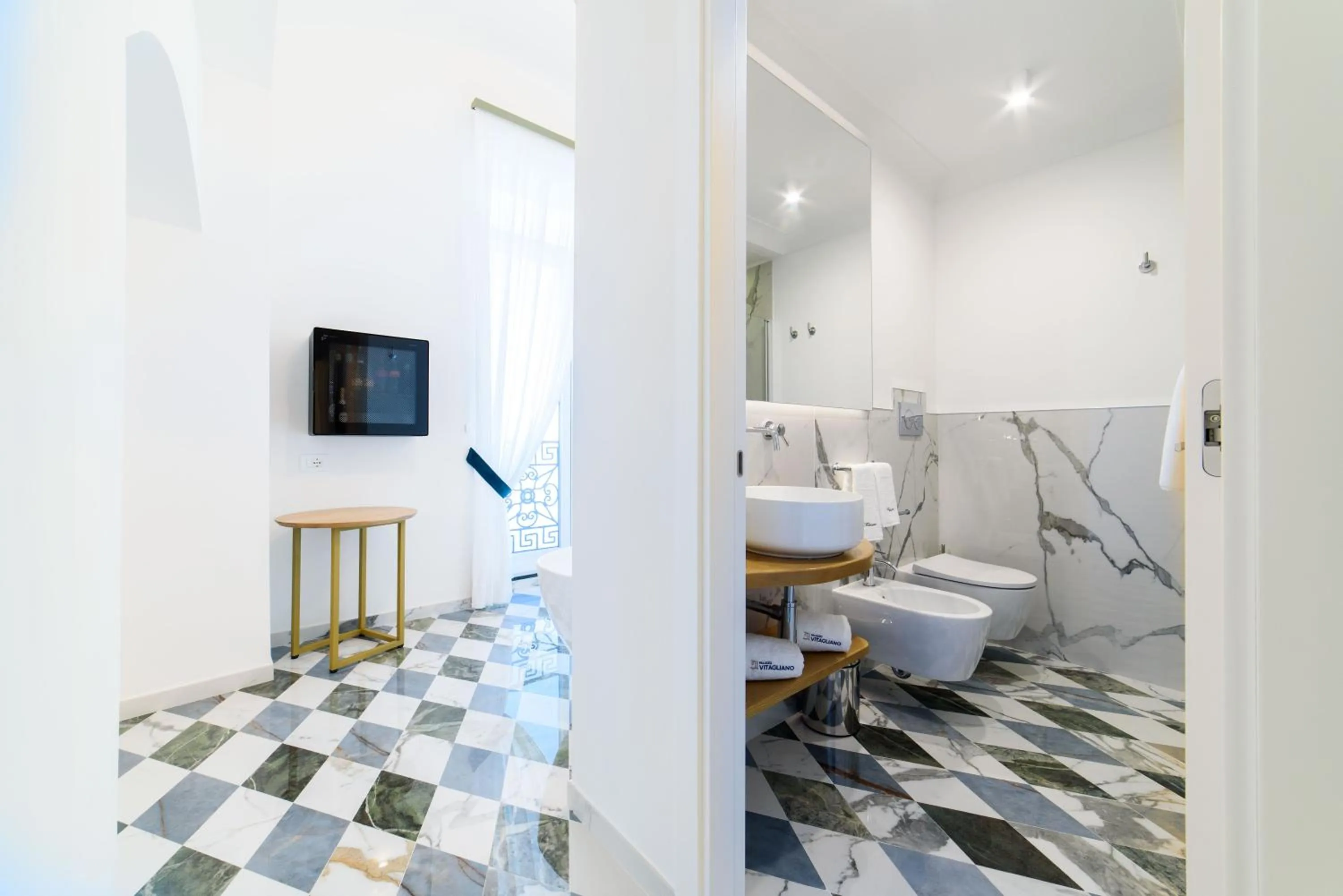 Toilet in Palazzo Vitagliano