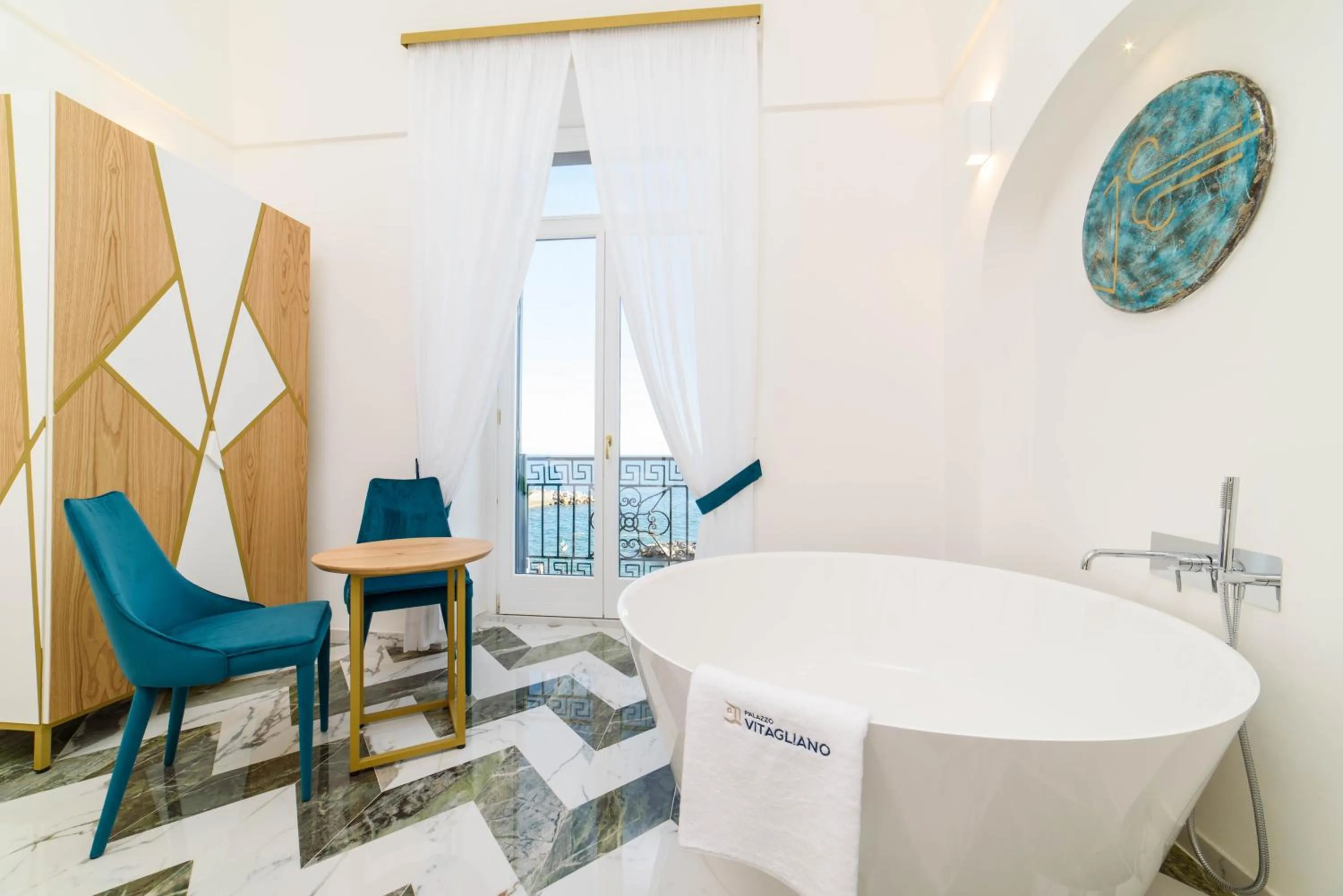 Bath in Palazzo Vitagliano