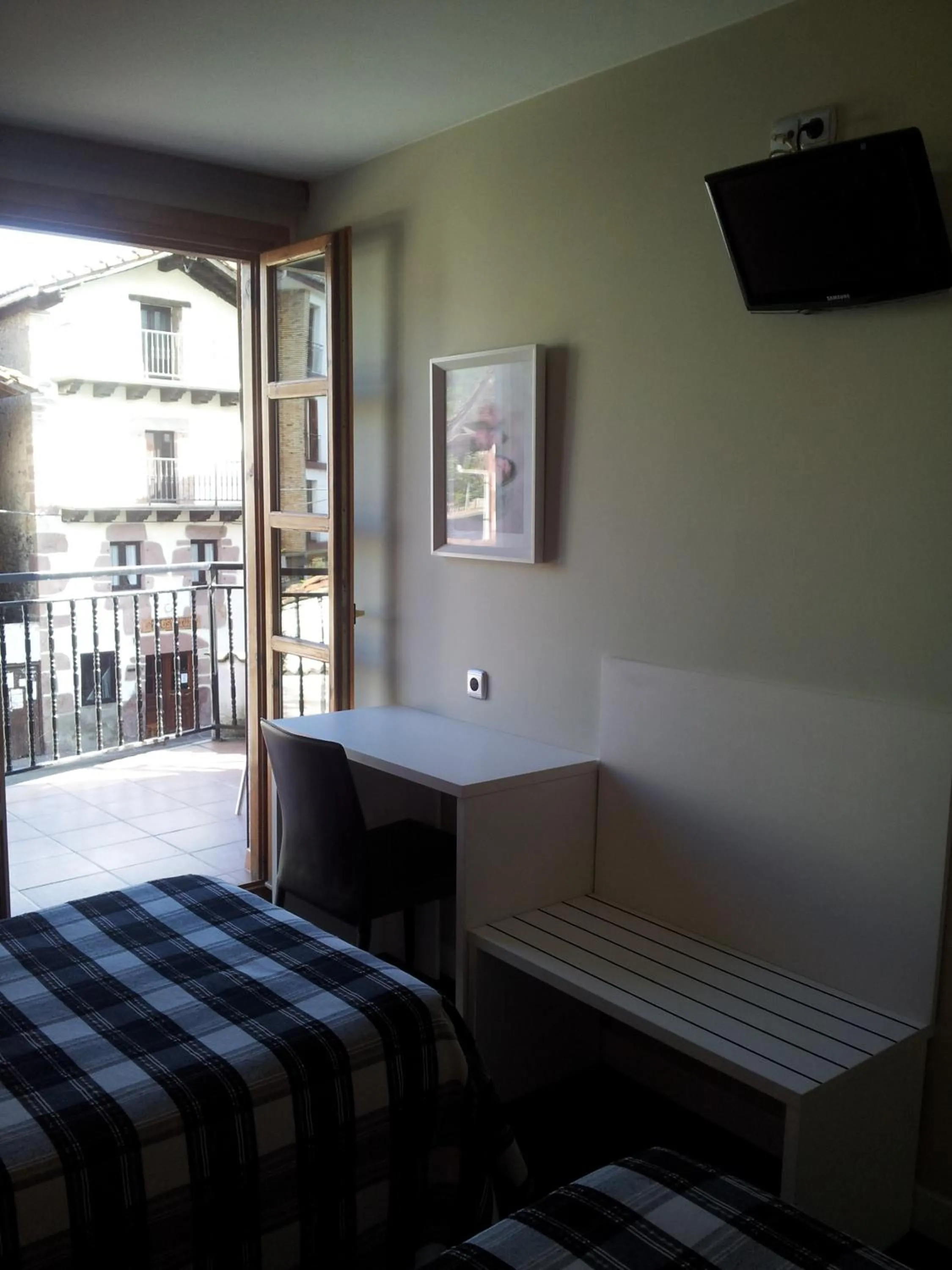 Twin Room in Hostal Ameztia