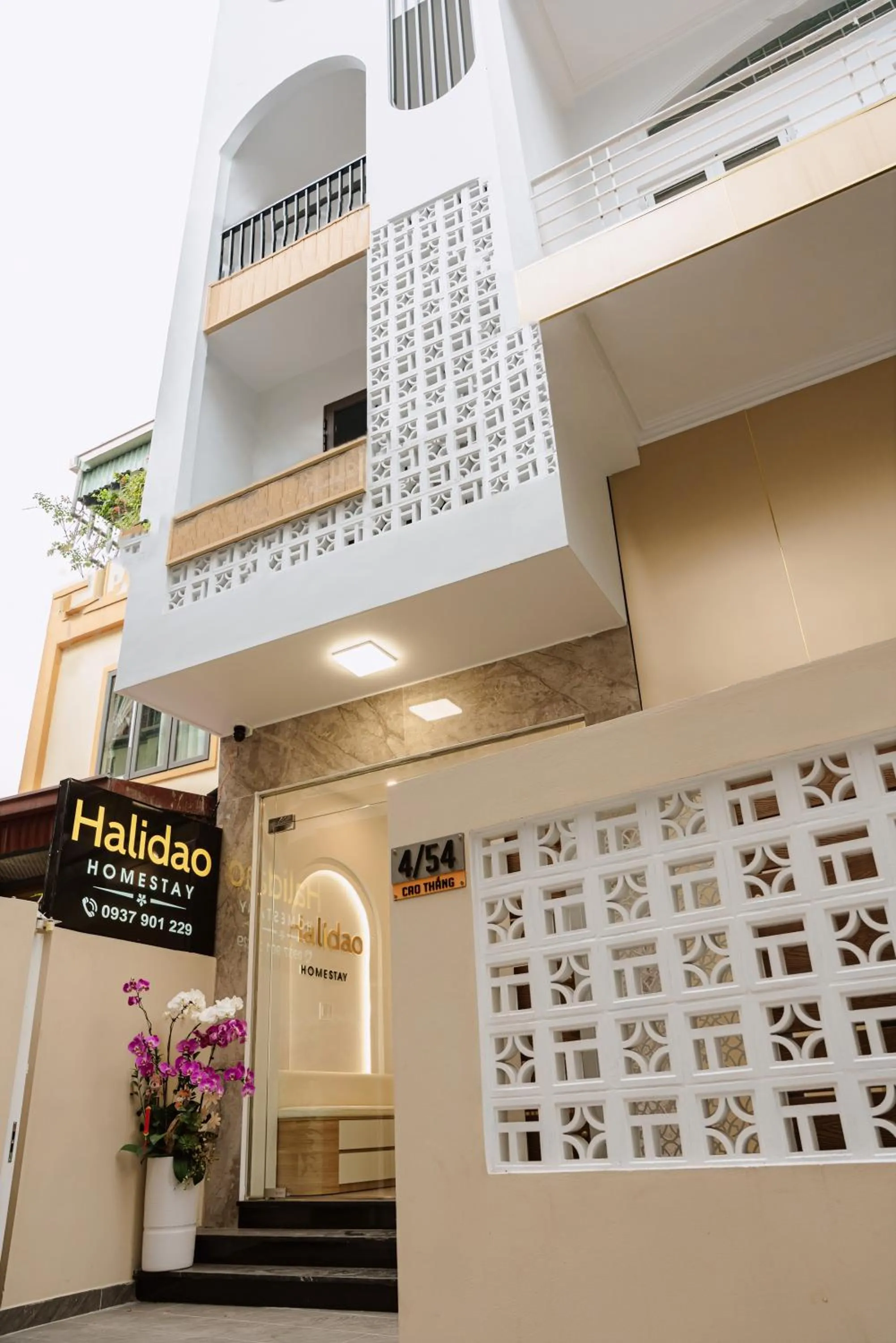 Facade/entrance in Halidao Homestay