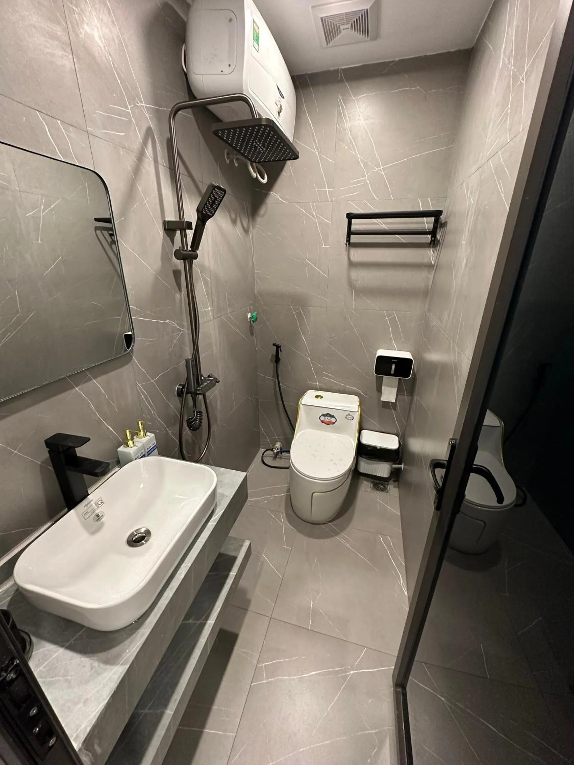 Shower in Halidao Homestay