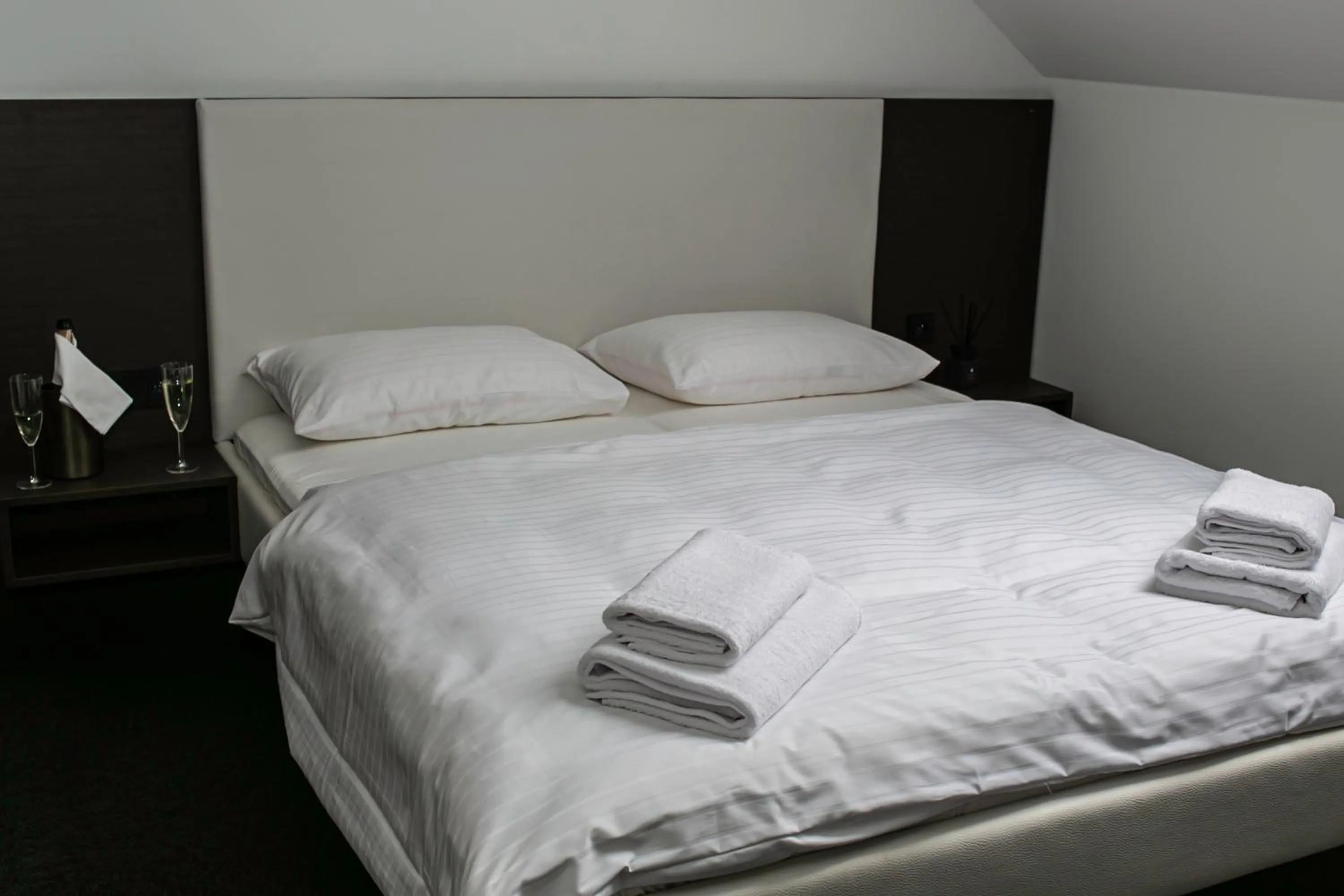 Bed in Golden Golem hotel & Spa