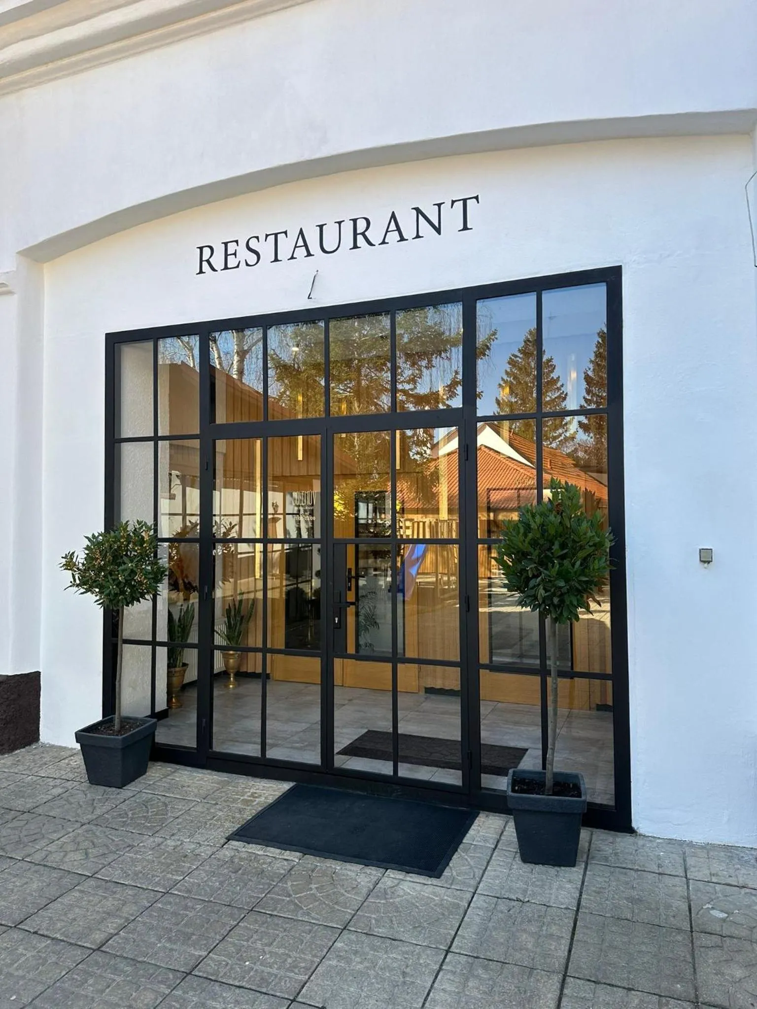 Restaurant/places to eat in Golden Golem hotel & Spa