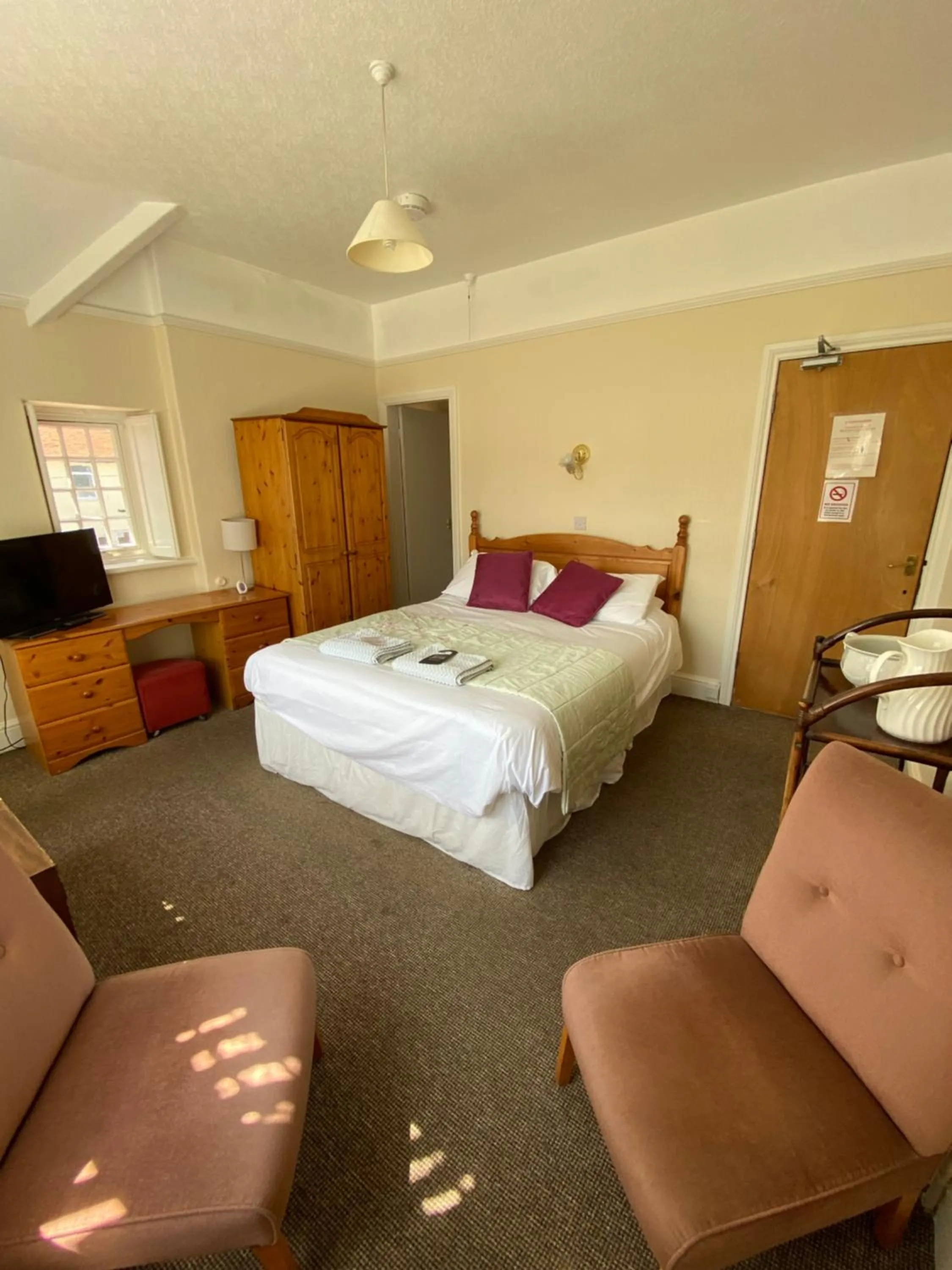 Bed in HQ Pencadlys