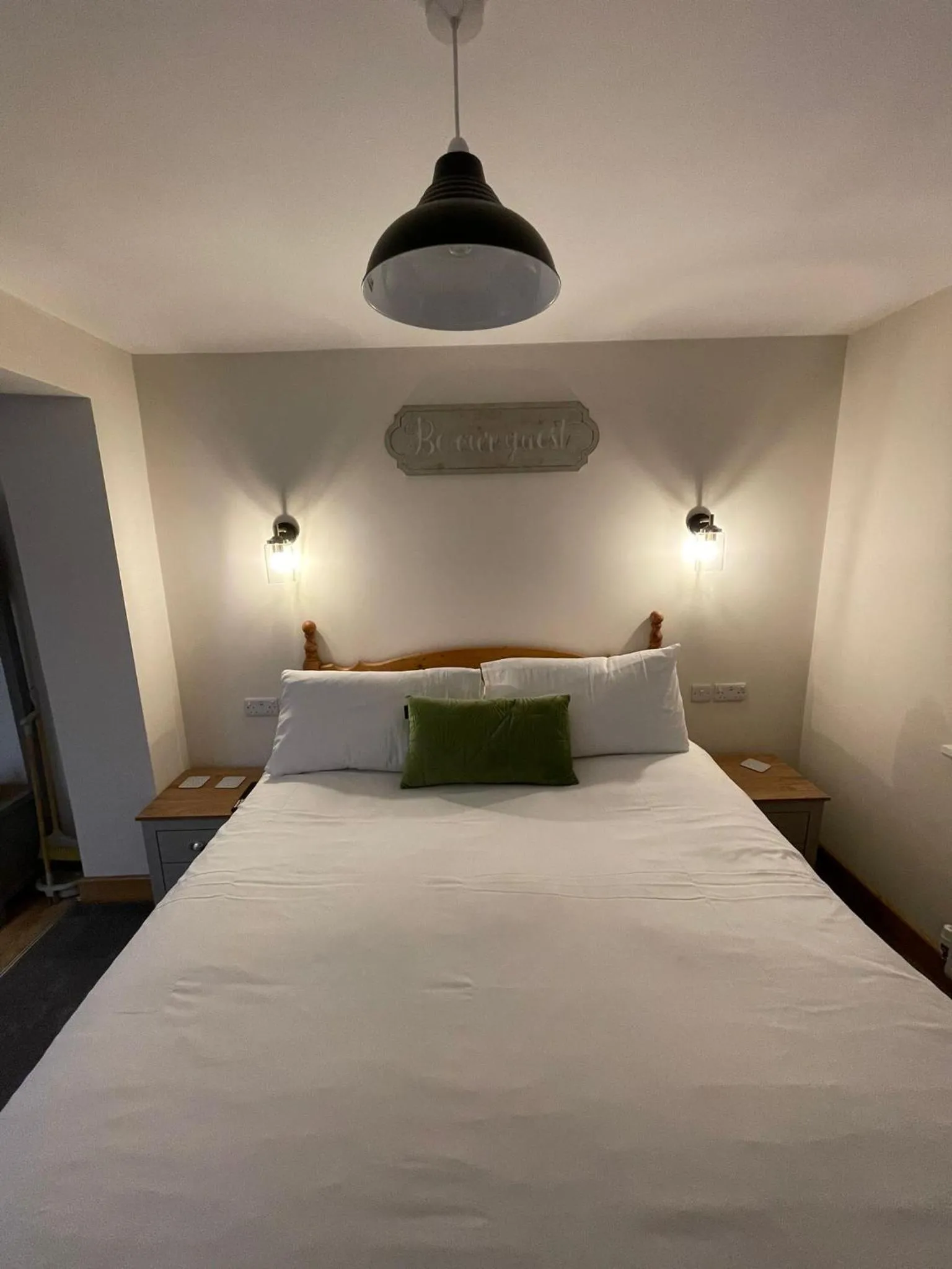Bed in HQ Pencadlys
