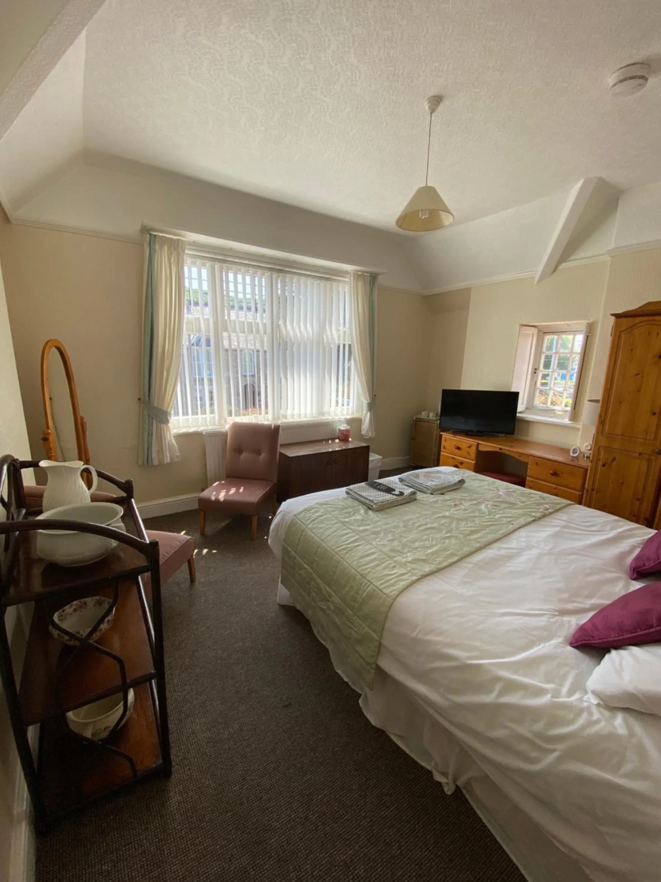 Bed in HQ Pencadlys