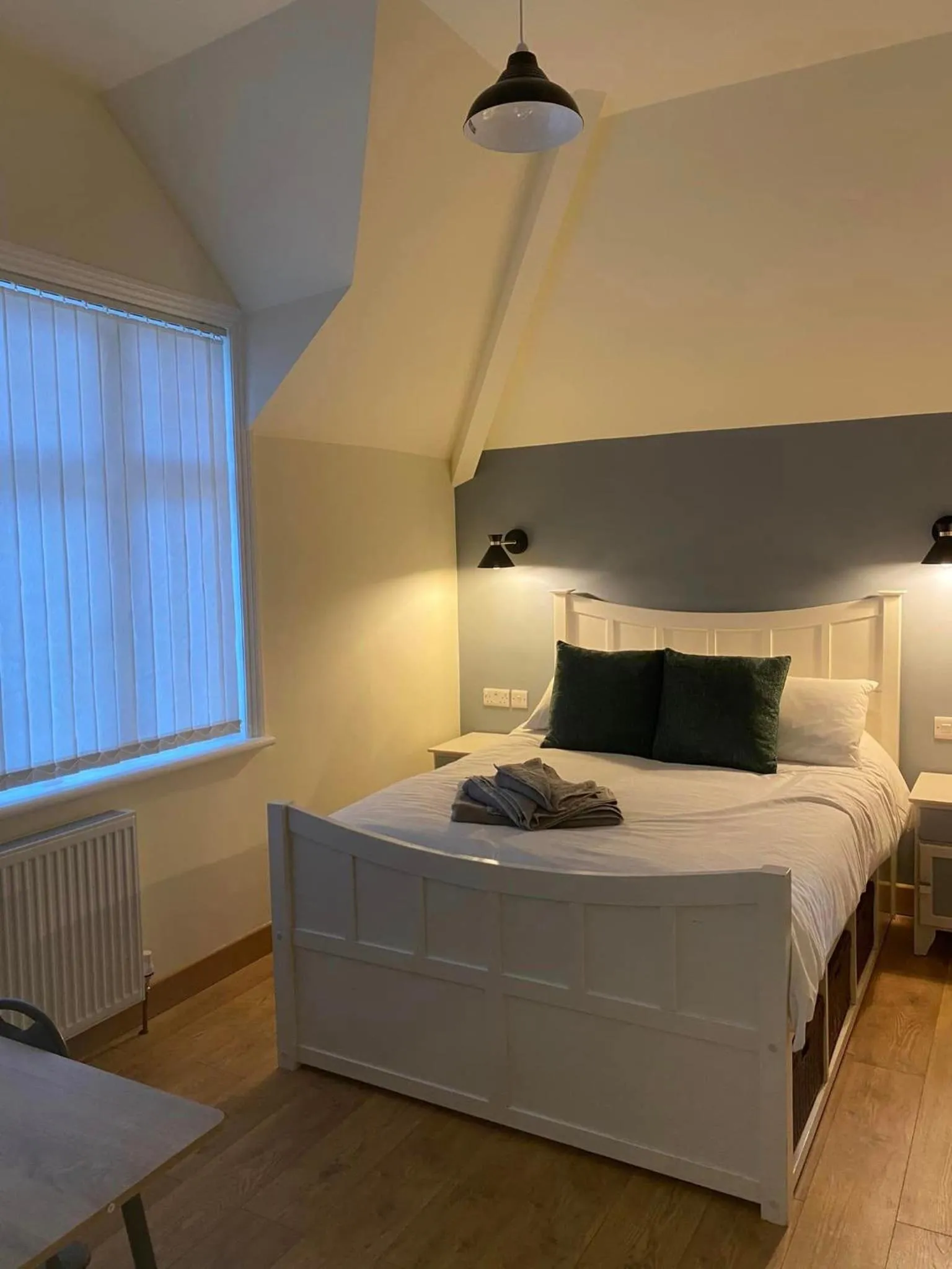 Bed in HQ Pencadlys