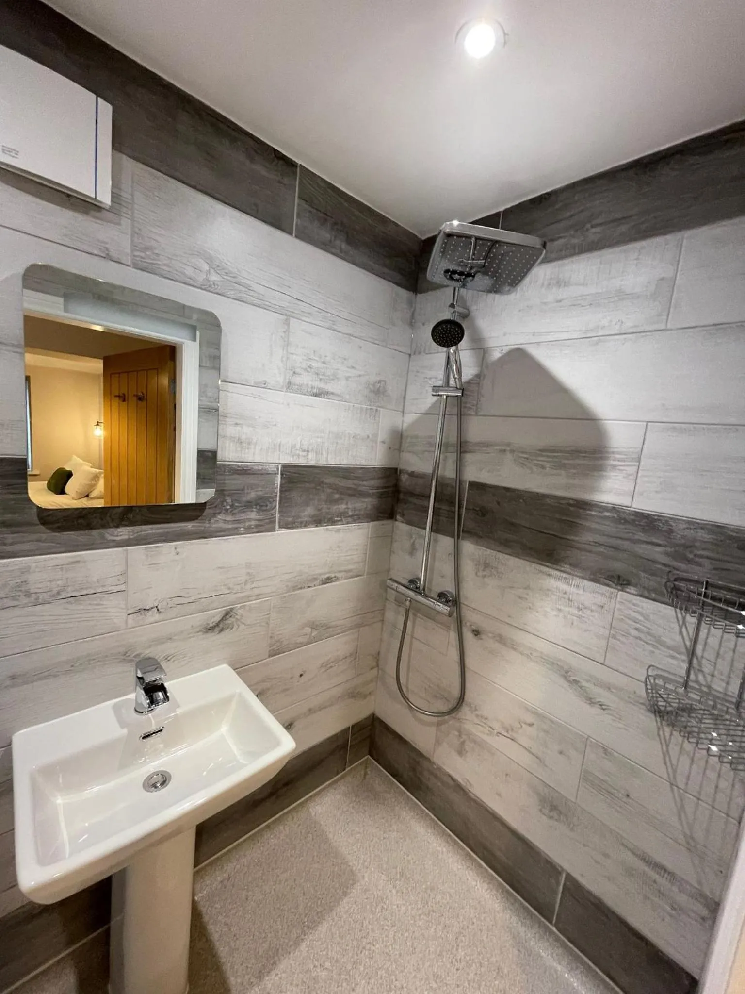Shower in HQ Pencadlys