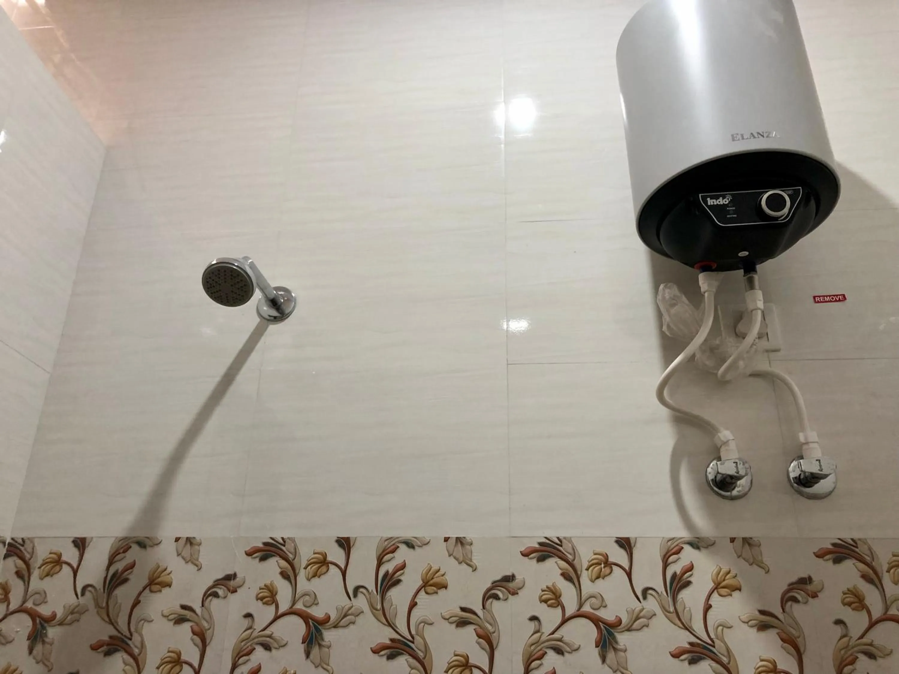 heating in BHAI BHAI GUEST HOUSE