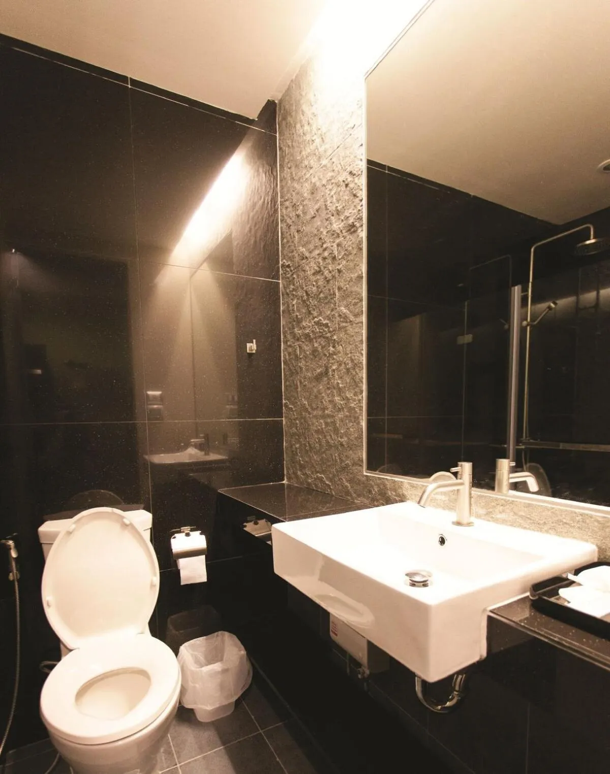 Bathroom in Varrzon Residence Srinakarin 56