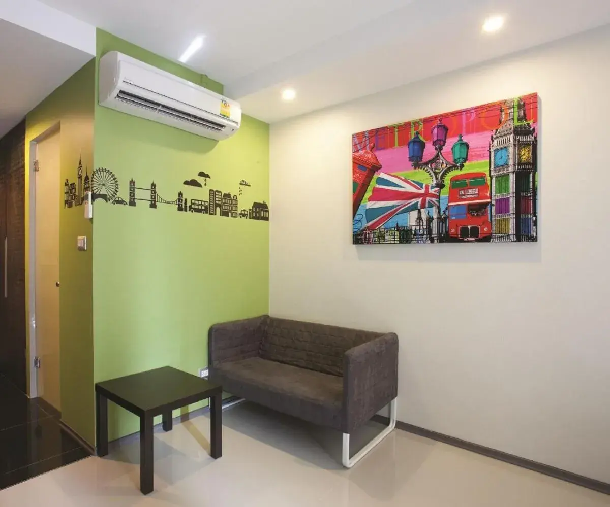 Living room in Varrzon Residence Srinakarin 56 Living room in Varrzon Residence Srinakarin 56