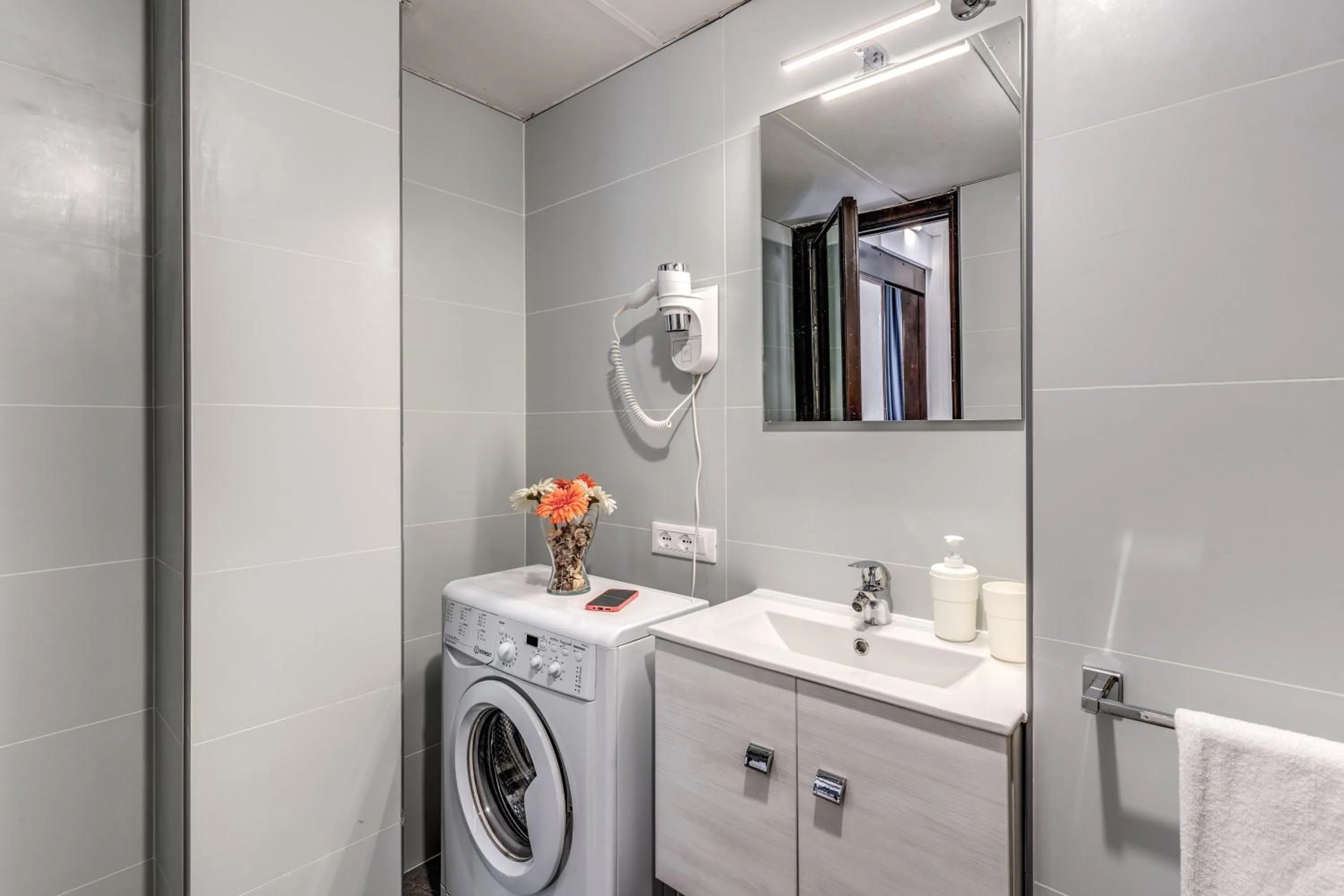 M&L Apartments - Ardesia Colosseo