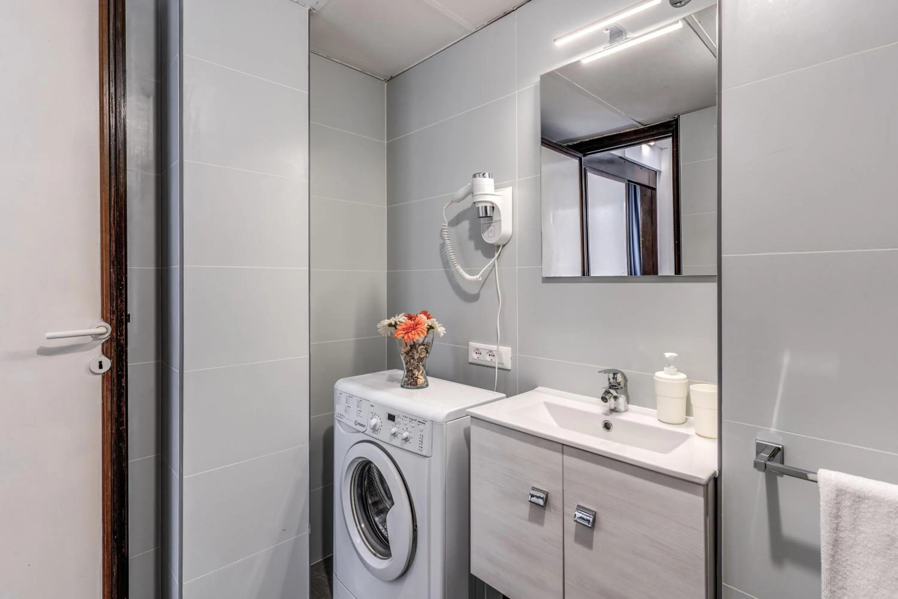 M&L Apartments - Ardesia Colosseo