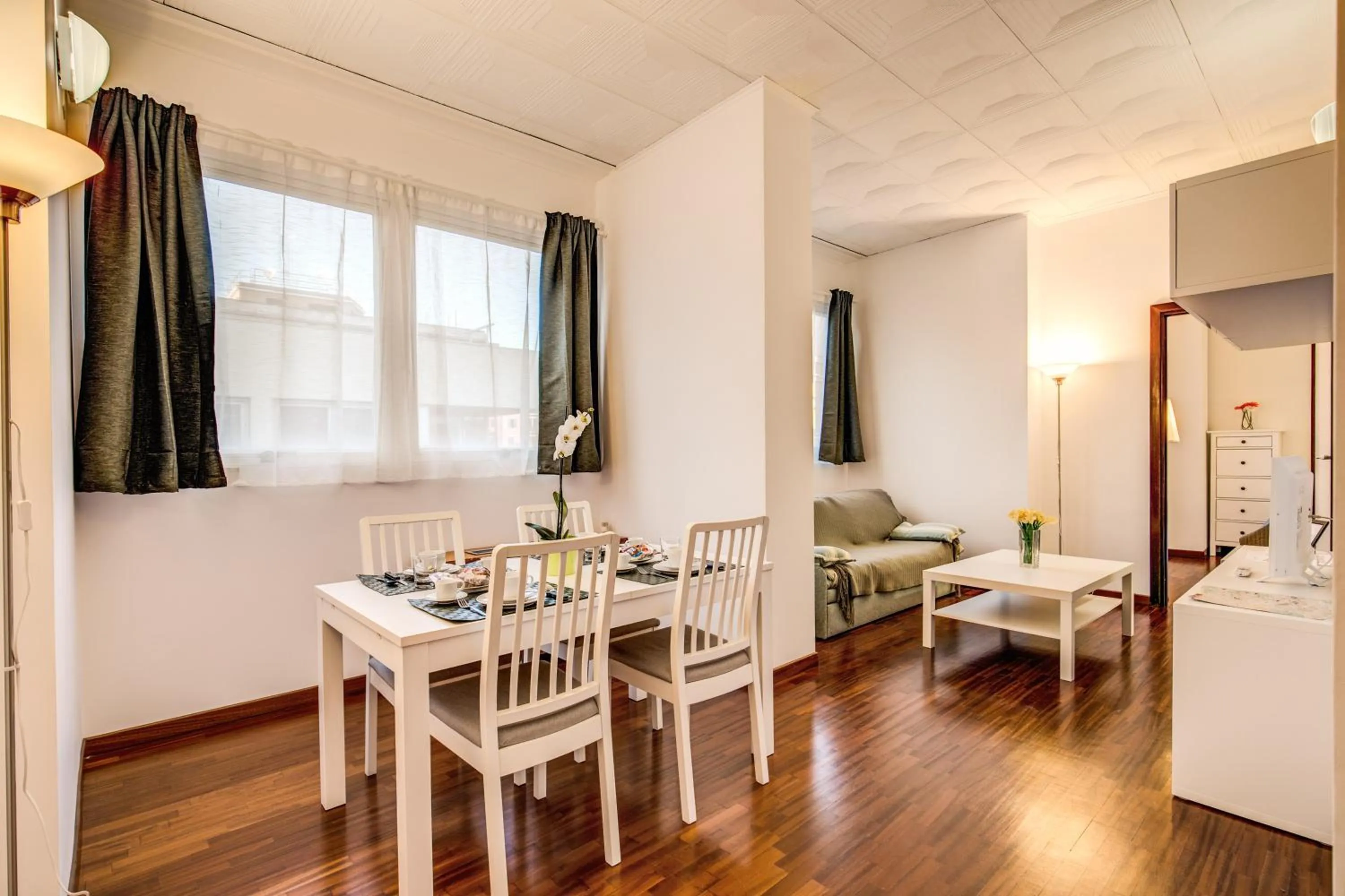 Dining area in M&L Apartments - Ardesia Colosseo