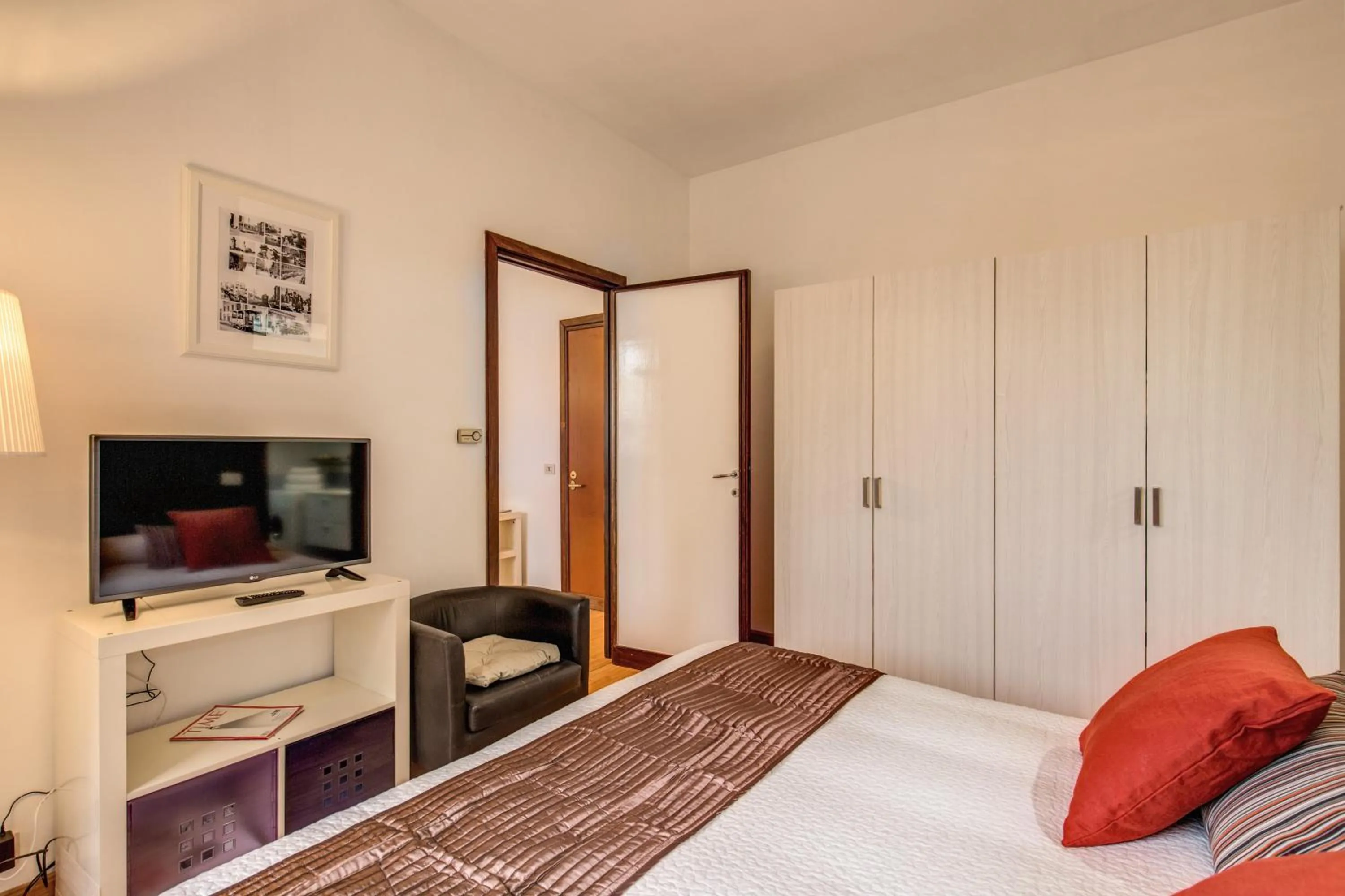 Photo of the whole room, Bed in M&L Apartments - Ardesia Colosseo