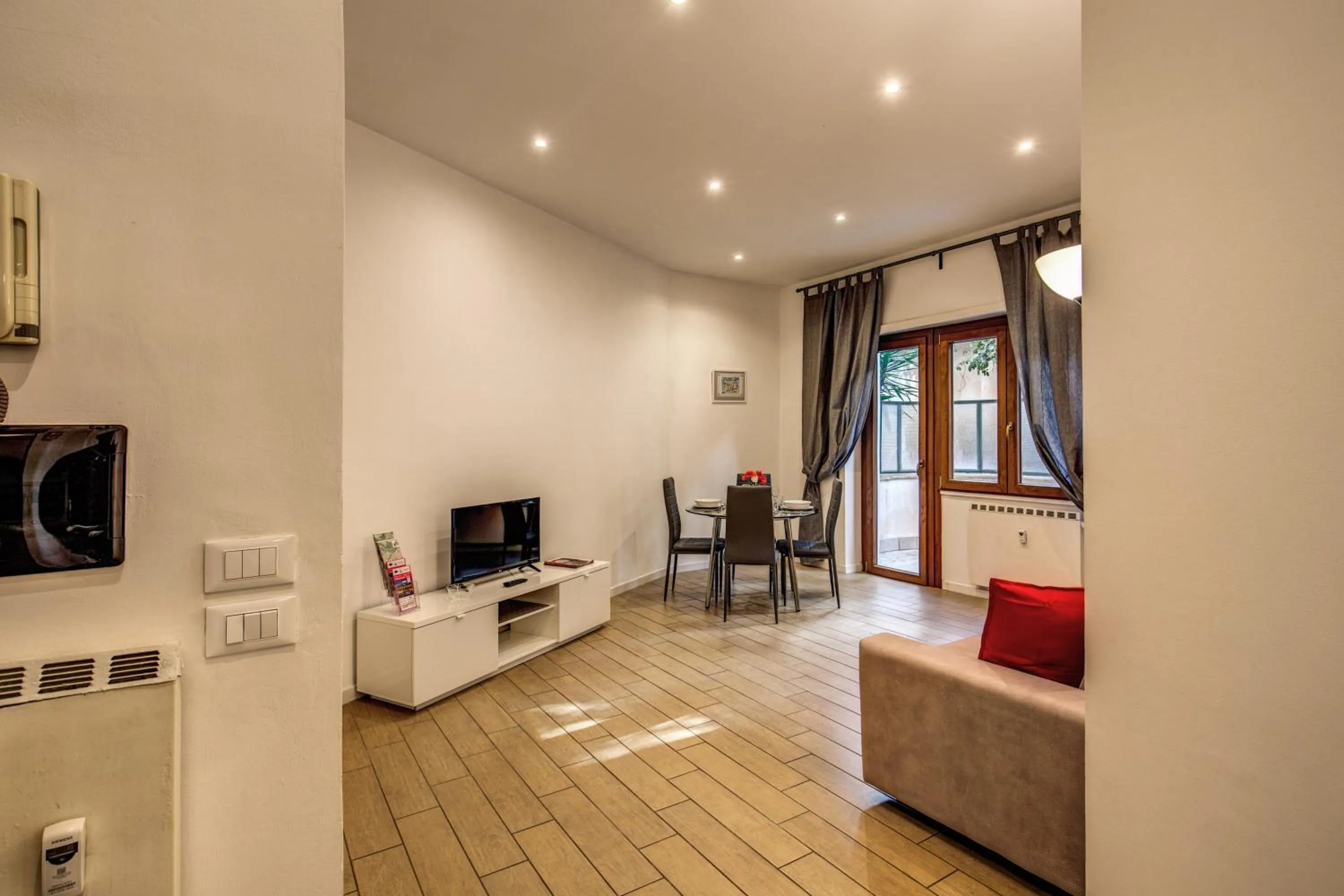 M&L Apartments - Ardesia Colosseo