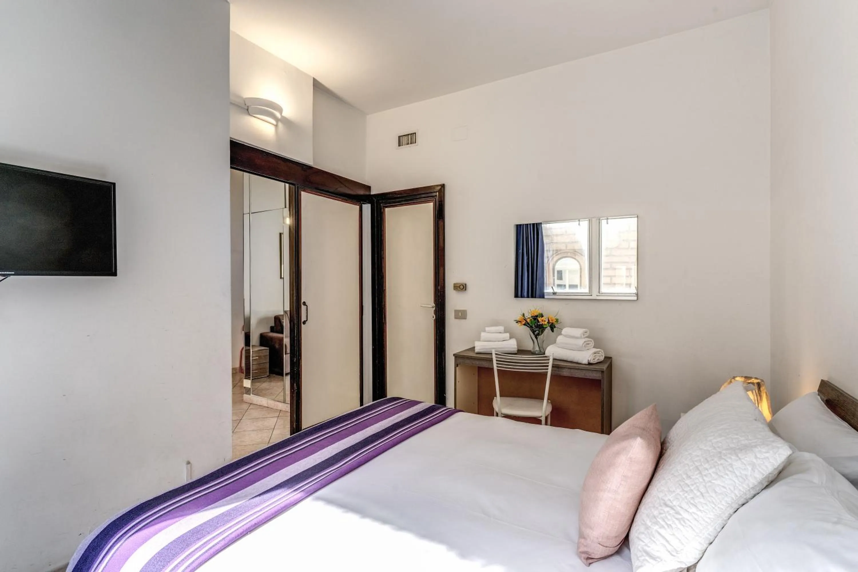 Bed in M&L Apartments - Ardesia Colosseo