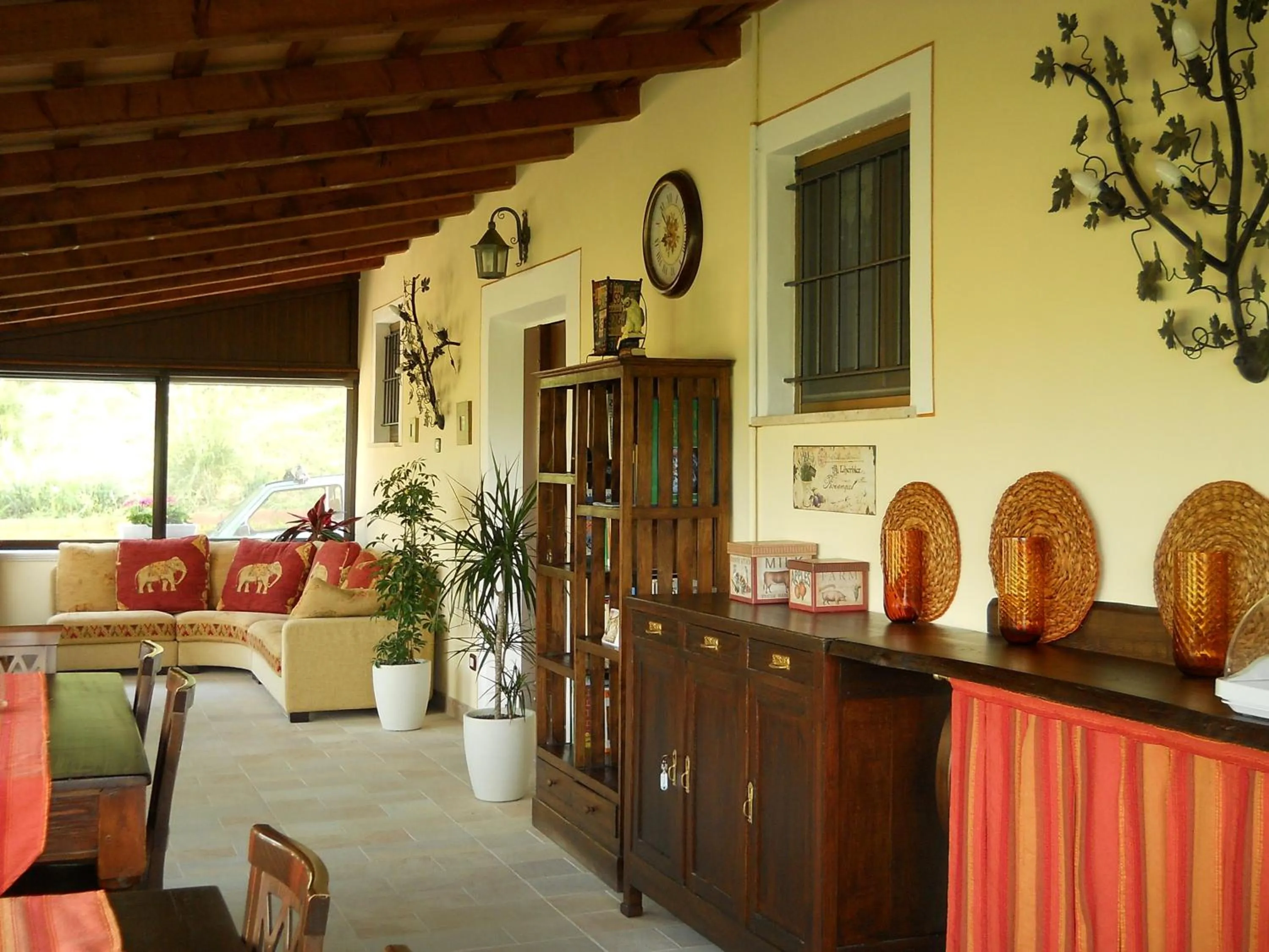 Communal lounge/ TV room in B&B Silent Valley