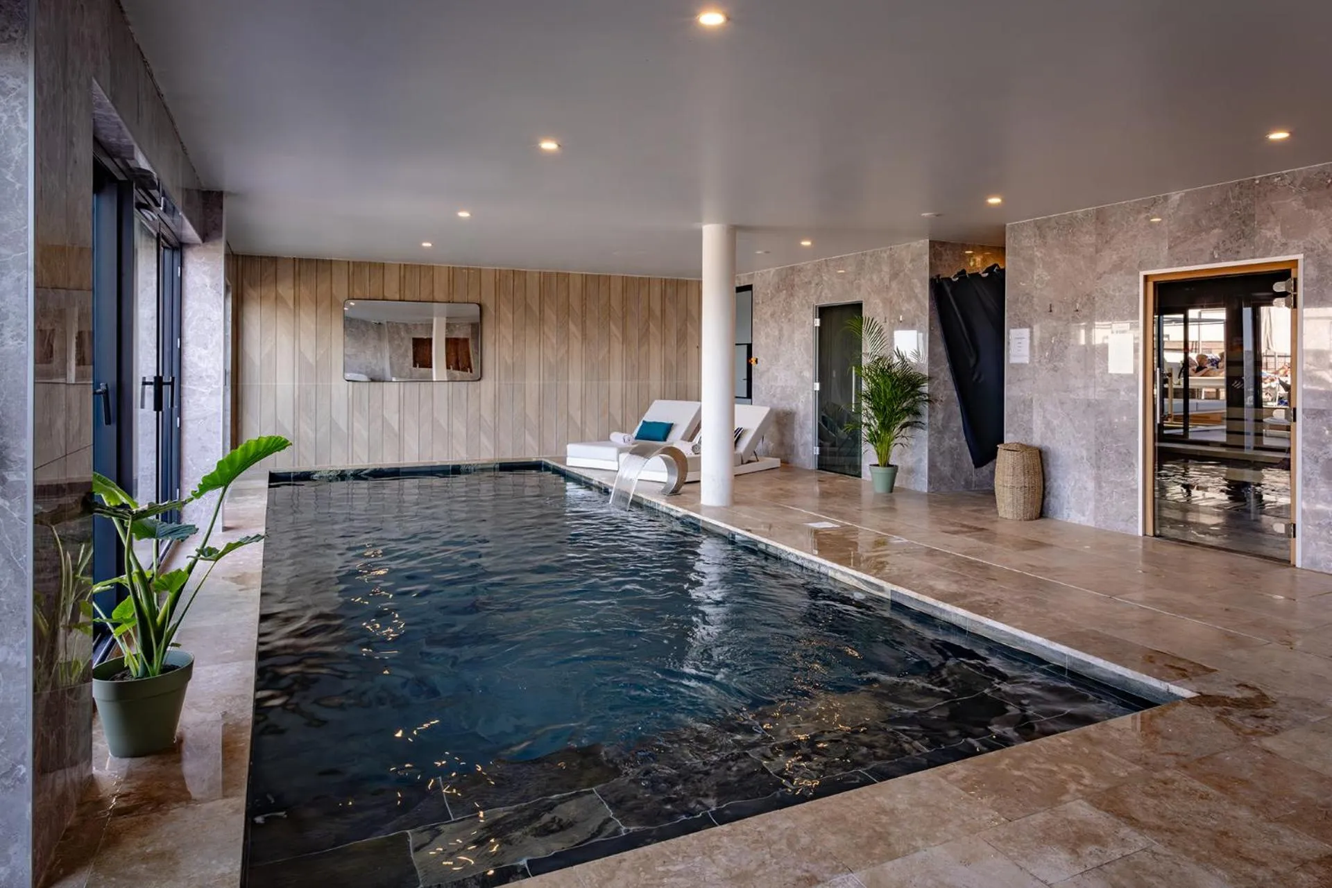 Les Vagues Hotel & Spa