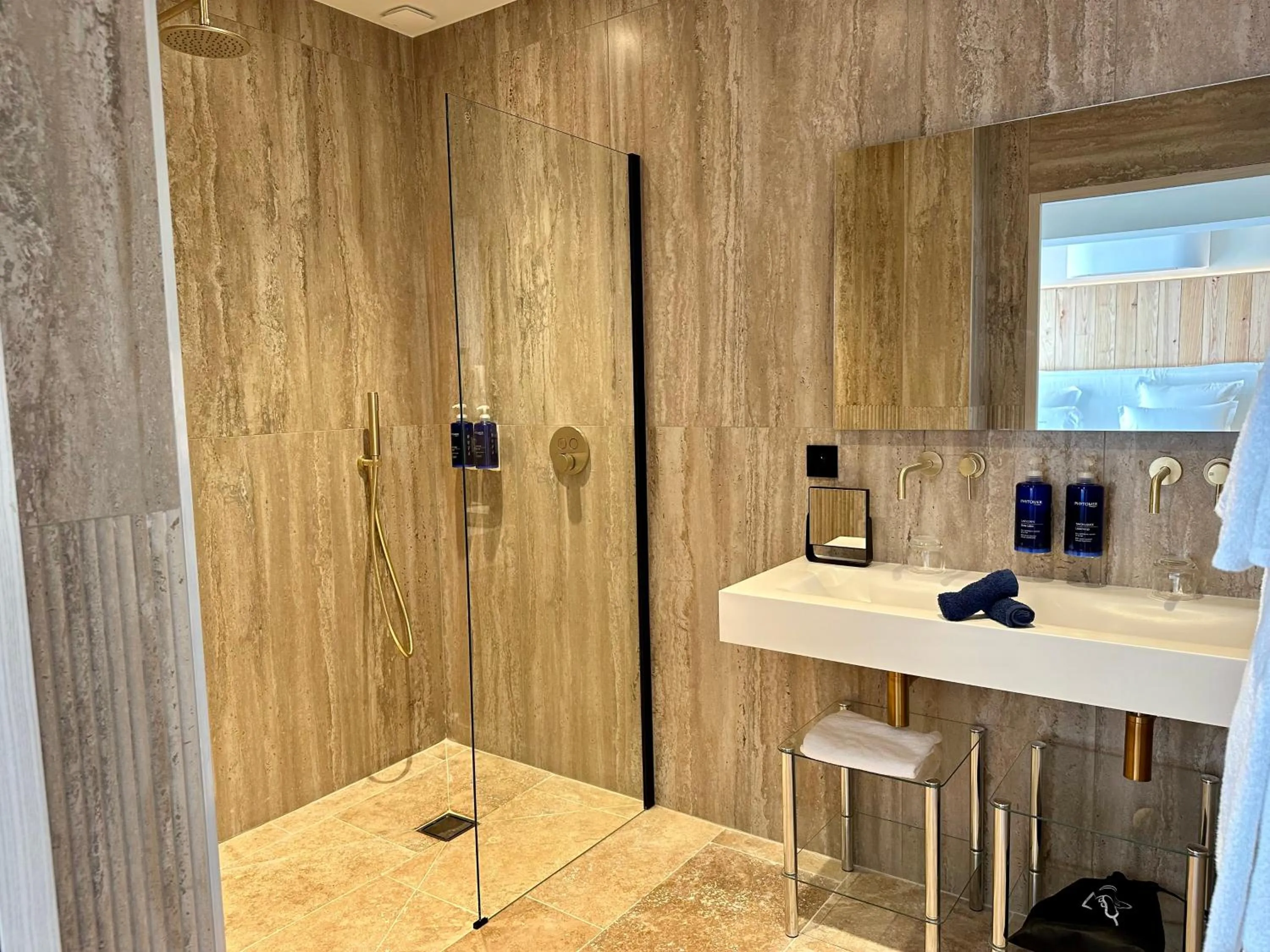 Jacuzzi Suite With Terrace in Les Vagues Hotel & Spa