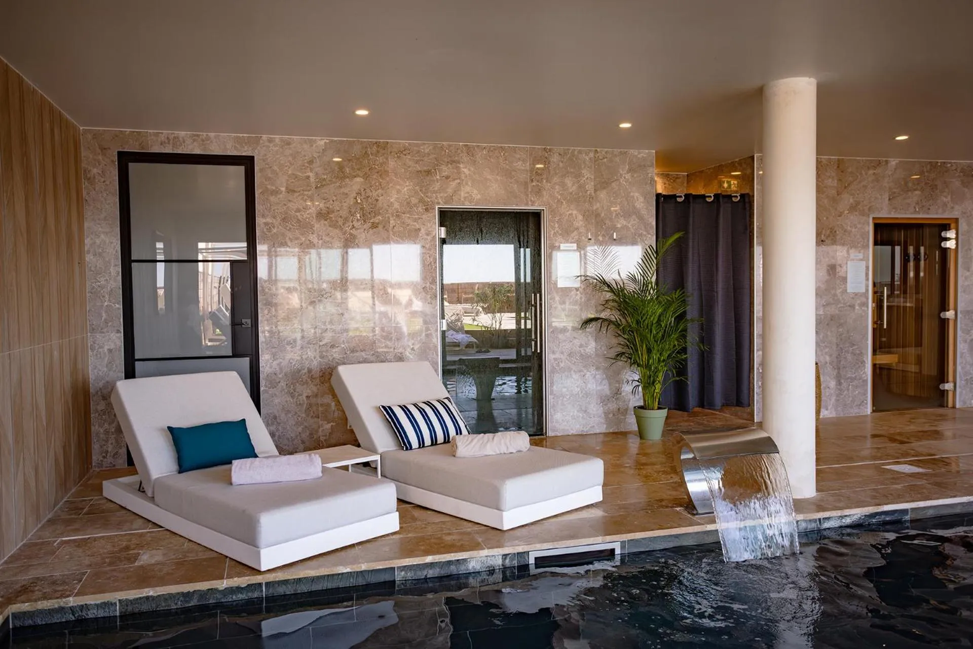 Les Vagues Hotel & Spa