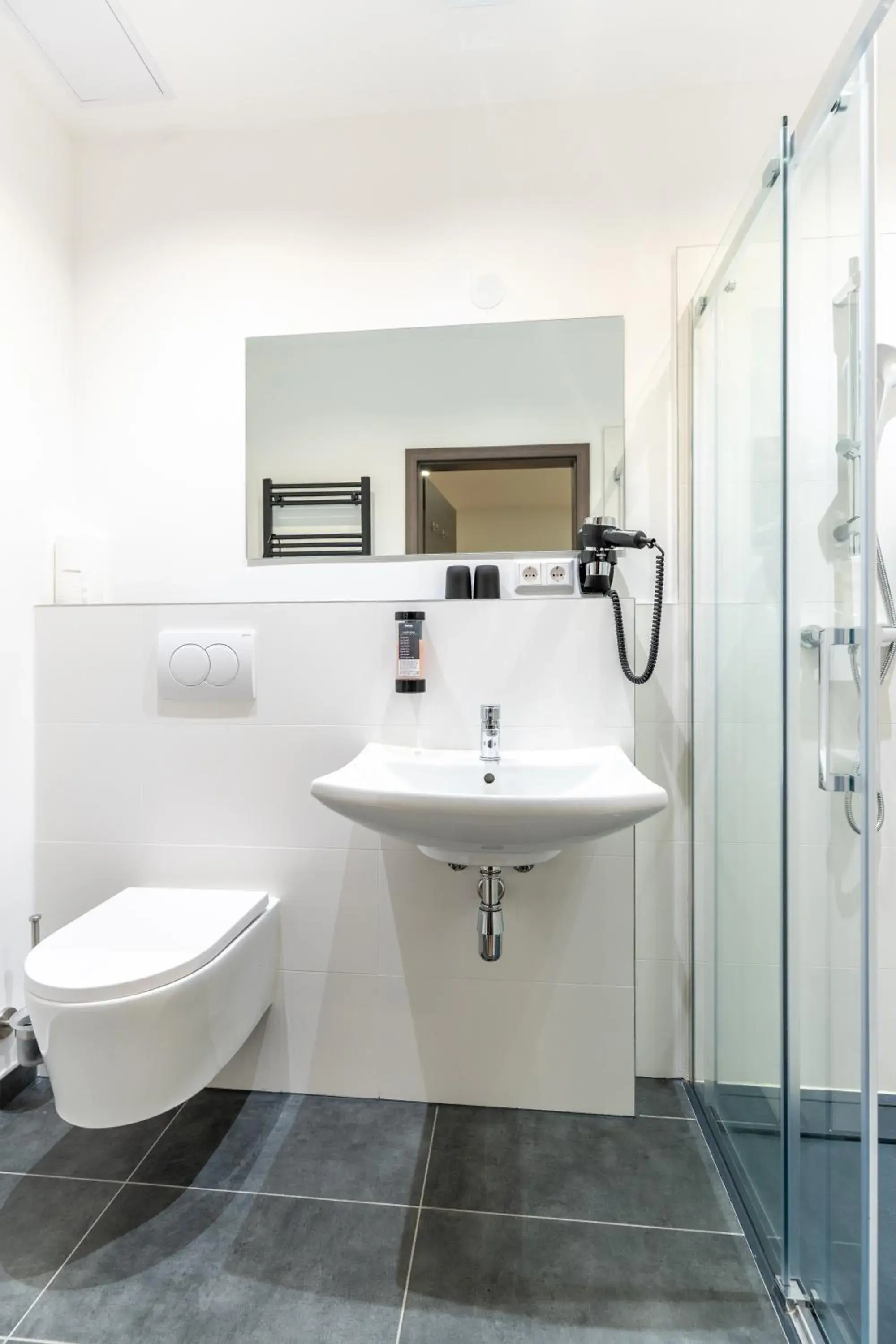 Double Room with Private Bathroom in Chérisy Hotel Konstanz - Self Check-in Only Double Room with Private Bathroom in Chérisy Hotel Konstanz - Self Check-in Only