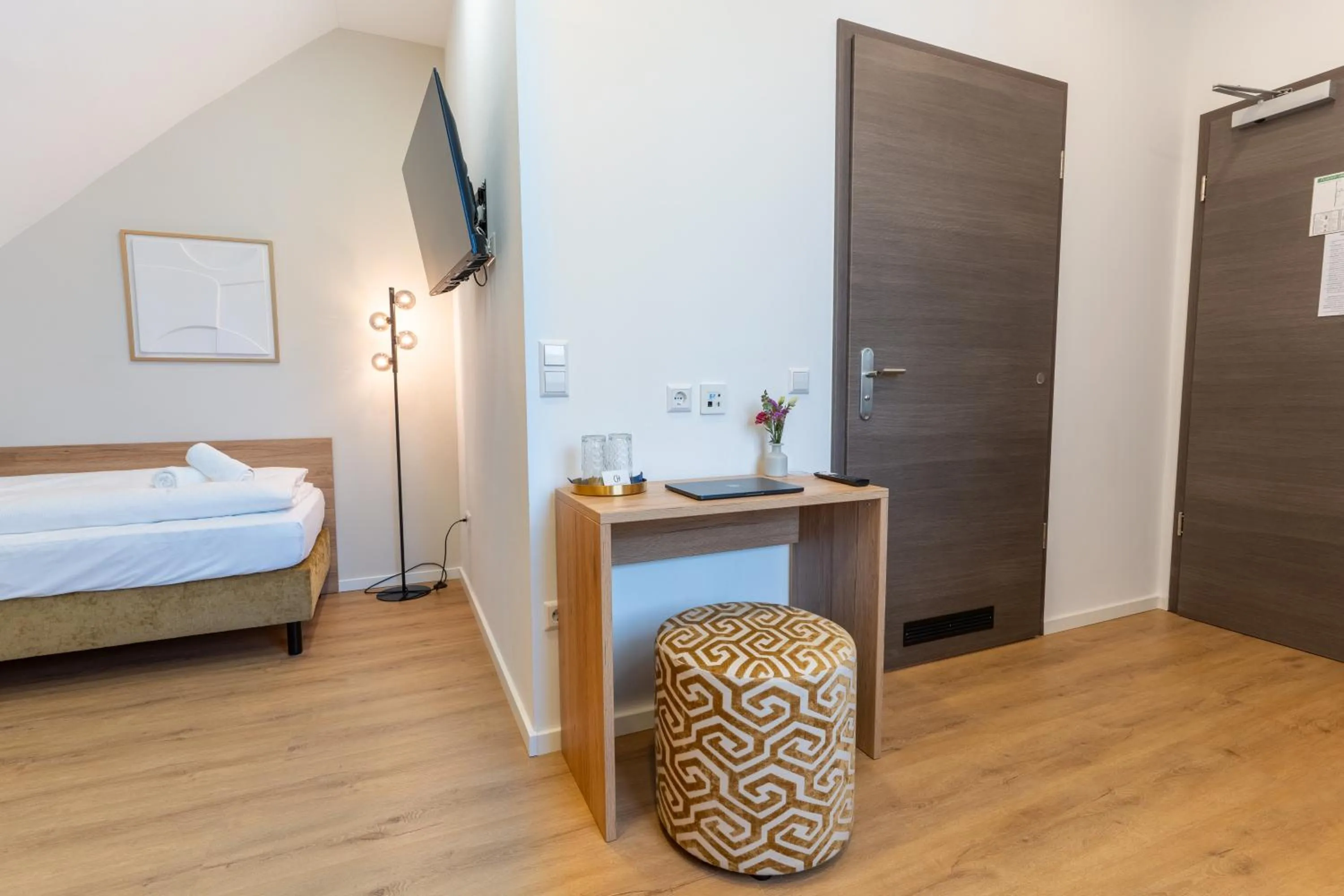 Bed in Chérisy Hotel Konstanz - Self Check-in Only