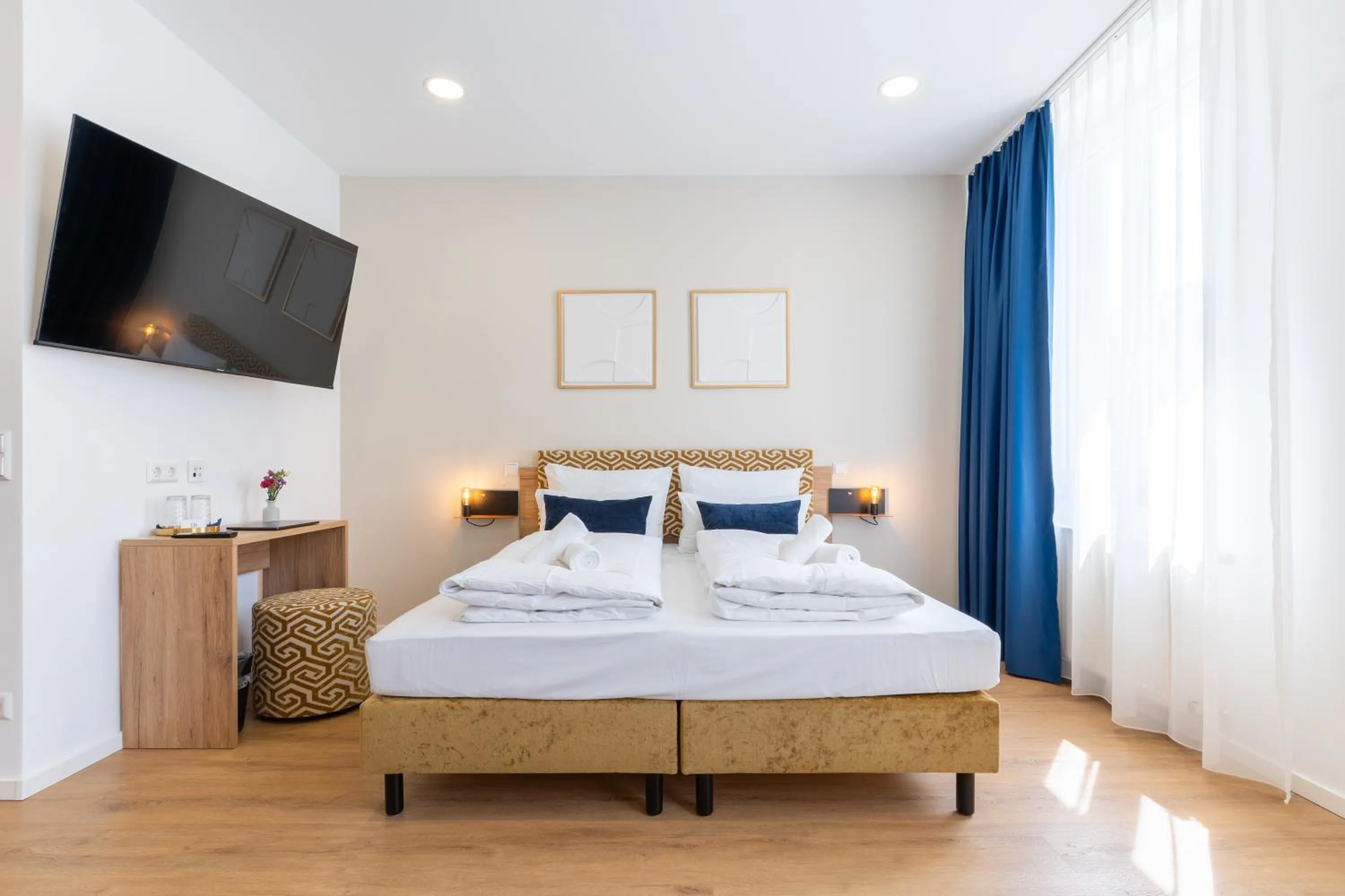 Bed in Chérisy Hotel Konstanz - Self Check-in Only