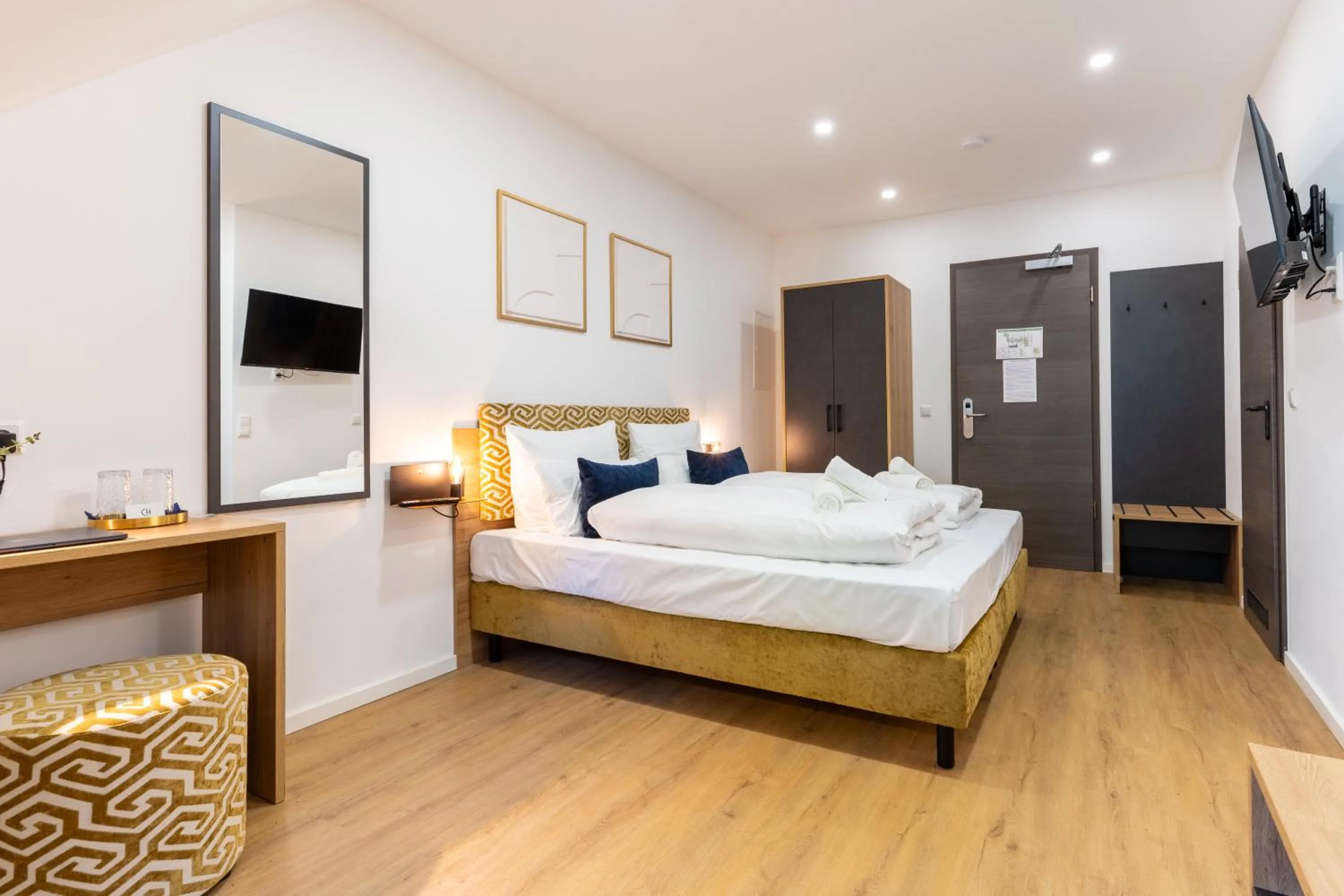 Bed in Chérisy Hotel Konstanz - Self Check-in Only