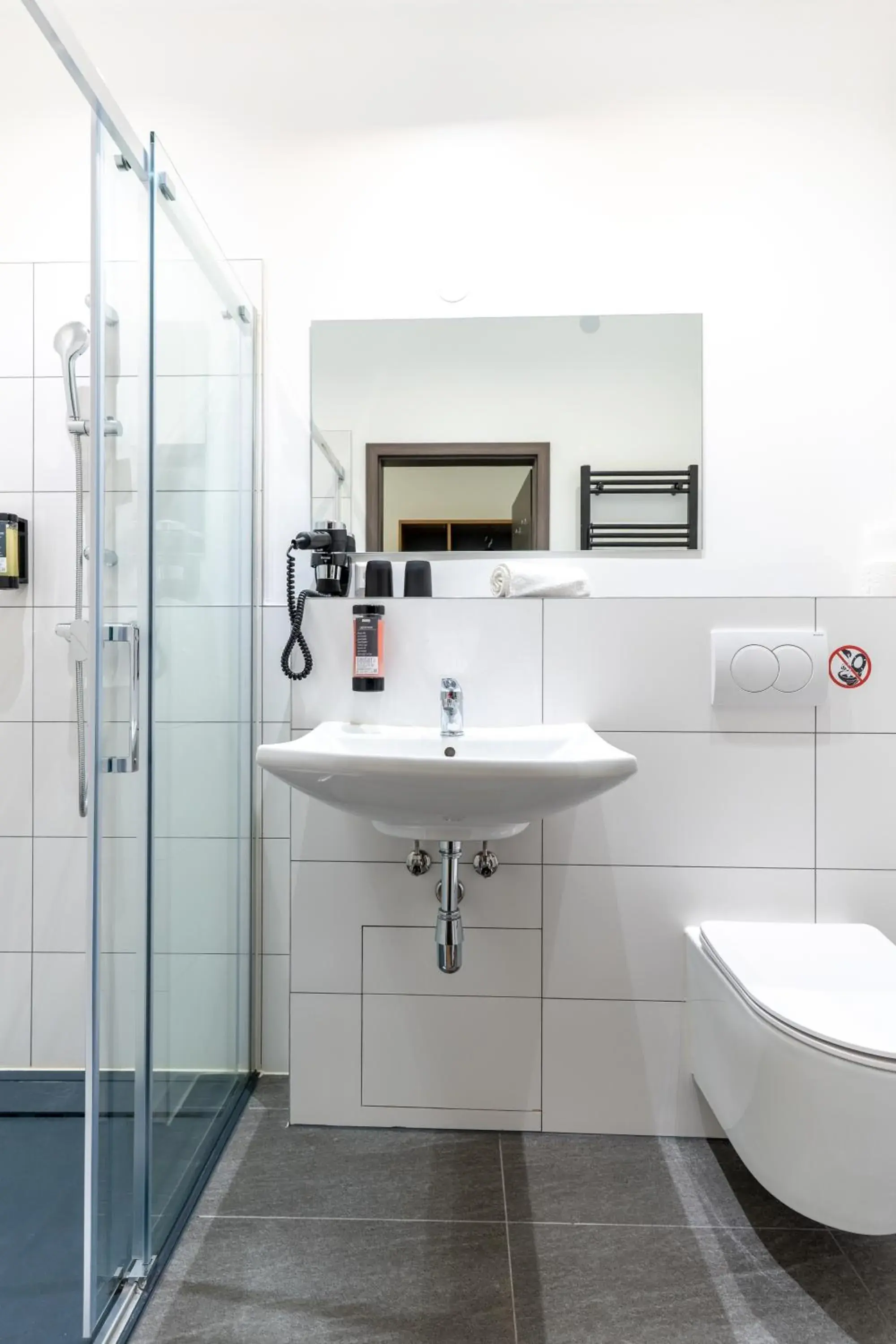 Double Room with Private Bathroom in Chérisy Hotel Konstanz - Self Check-in Only Double Room with Private Bathroom in Chérisy Hotel Konstanz - Self Check-in Only