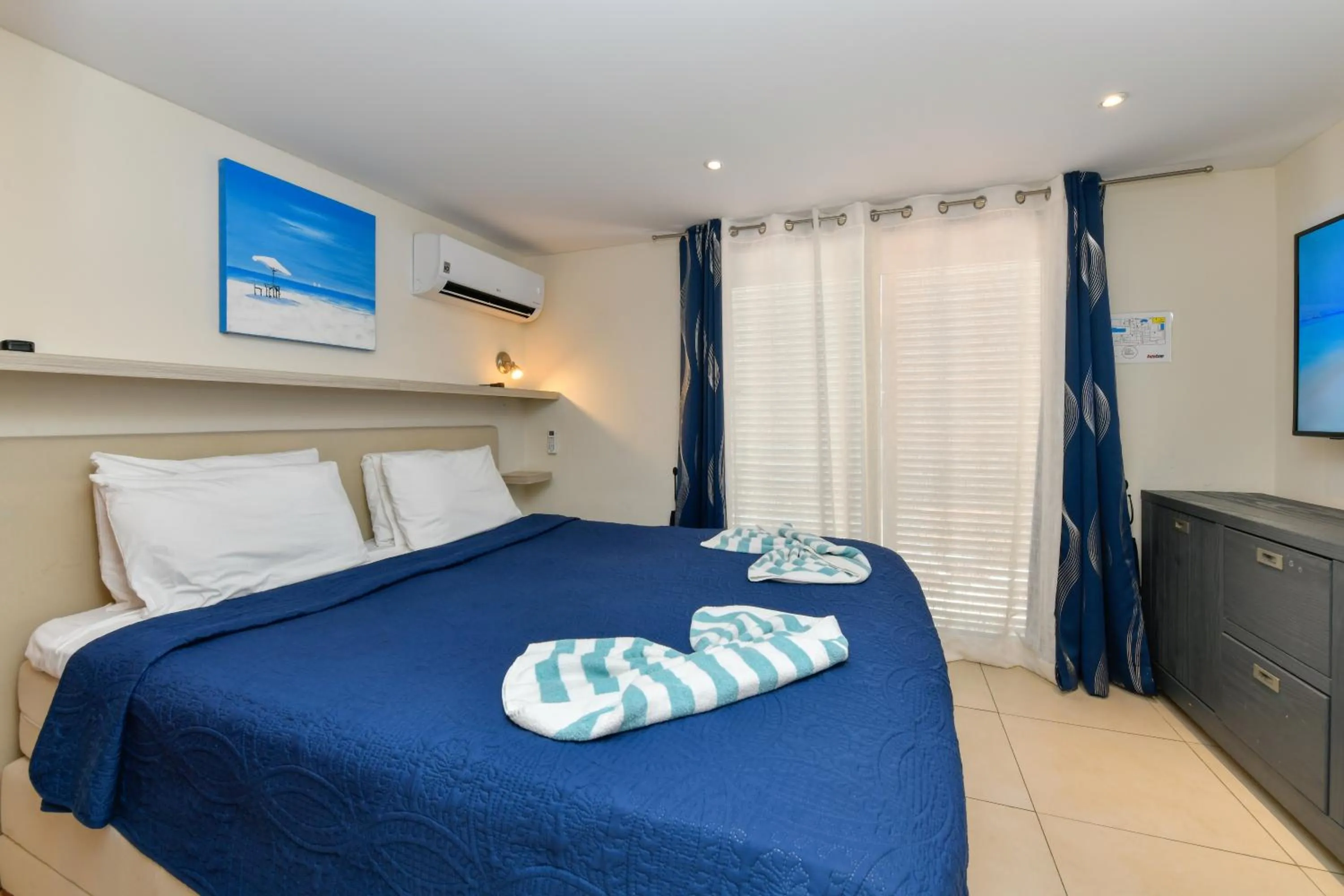 Bed in Boutique Hotel Swiss Paradise Aruba Villas and Suites