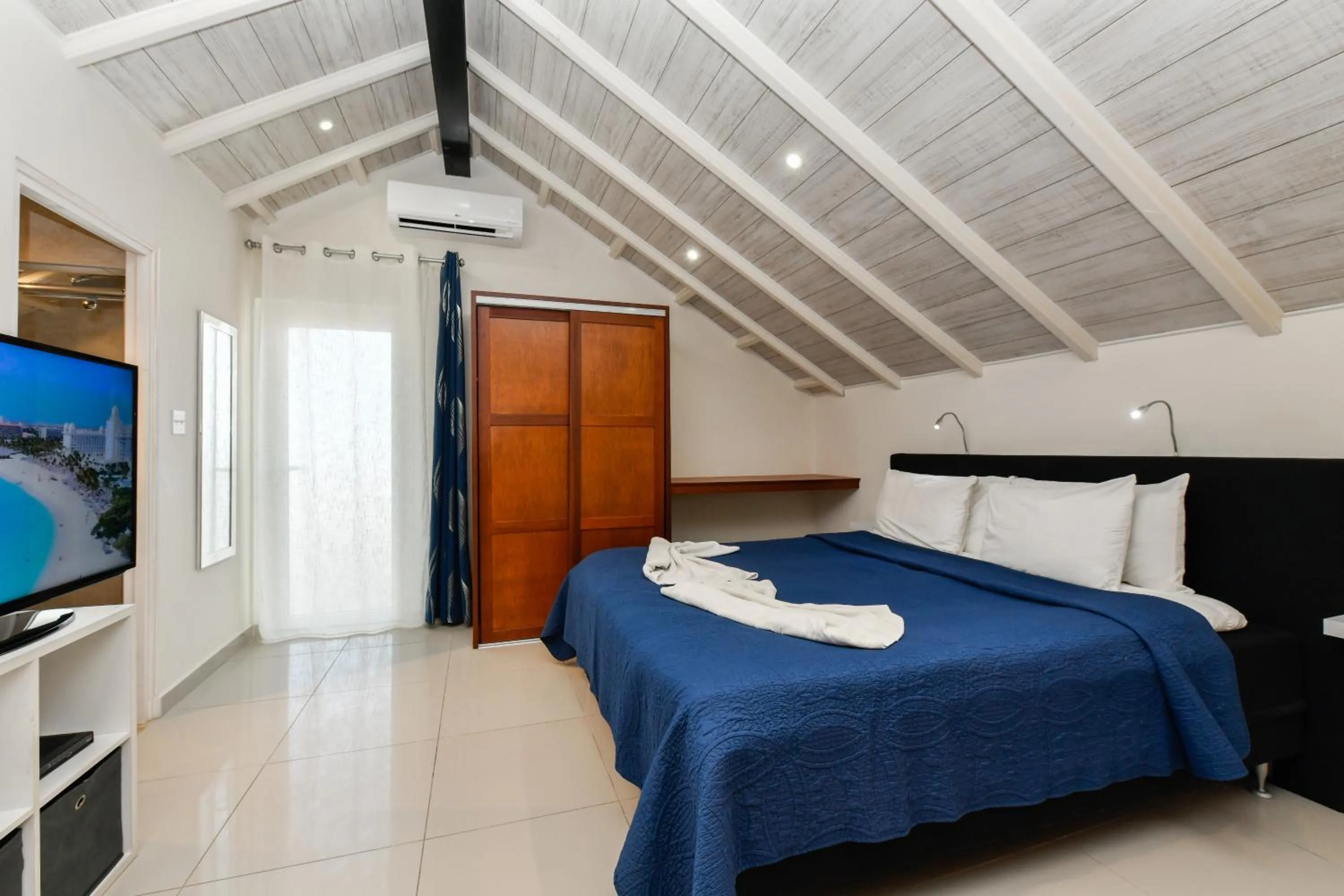 Bed in Boutique Hotel Swiss Paradise Aruba Villas and Suites