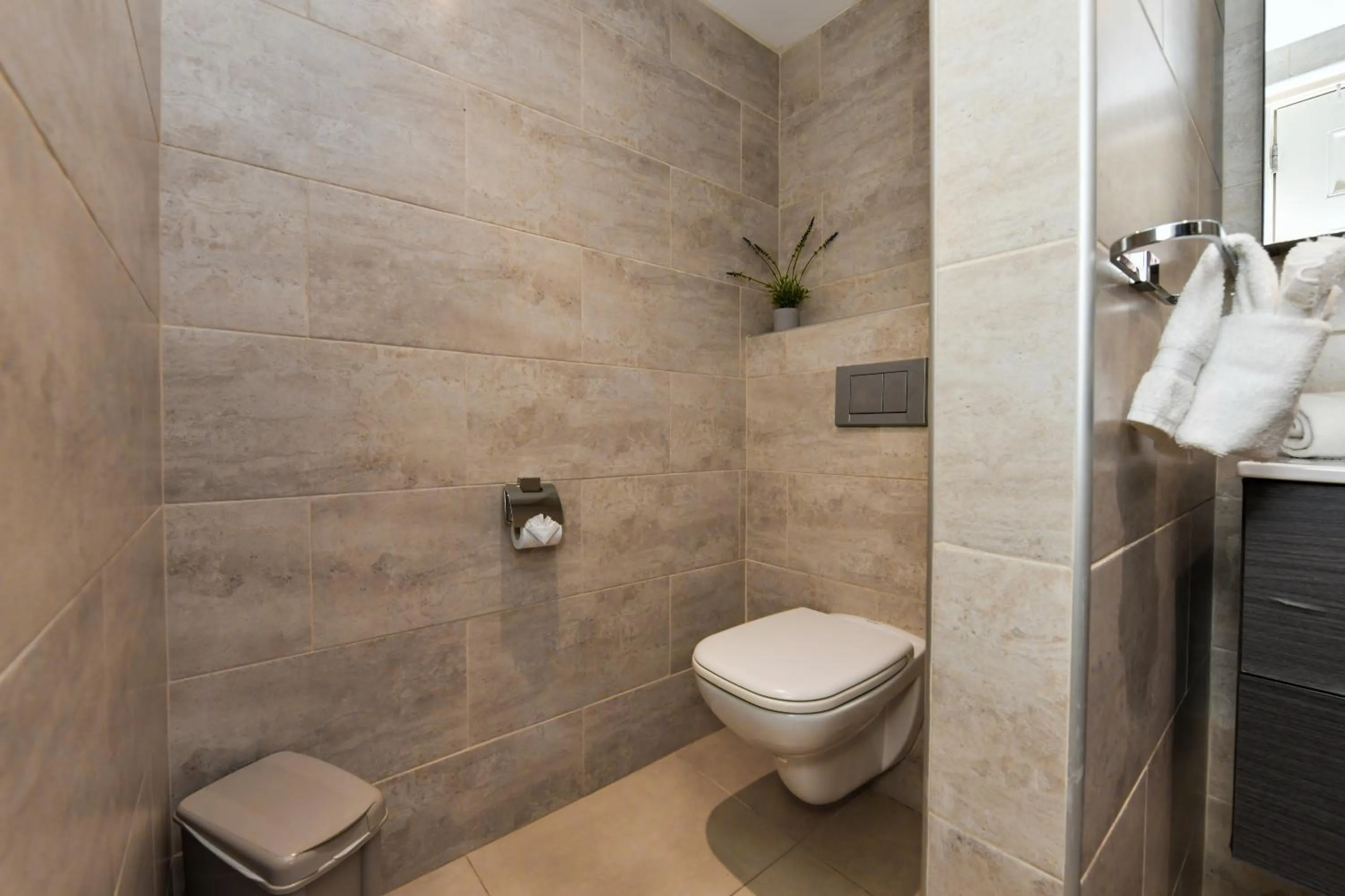 Toilet in Boutique Hotel Swiss Paradise Aruba Villas and Suites