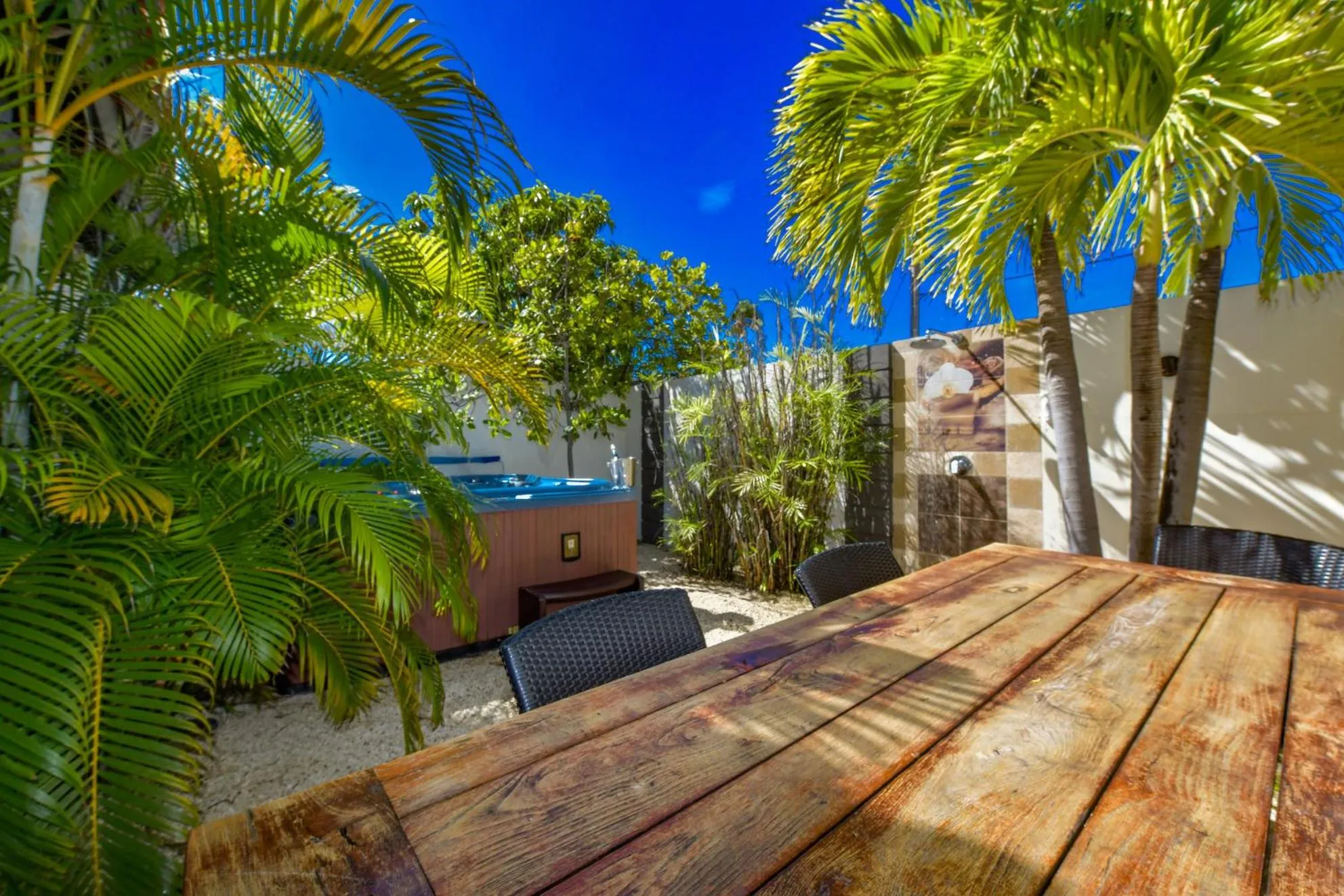 Shower in Boutique Hotel Swiss Paradise Aruba Villas and Suites