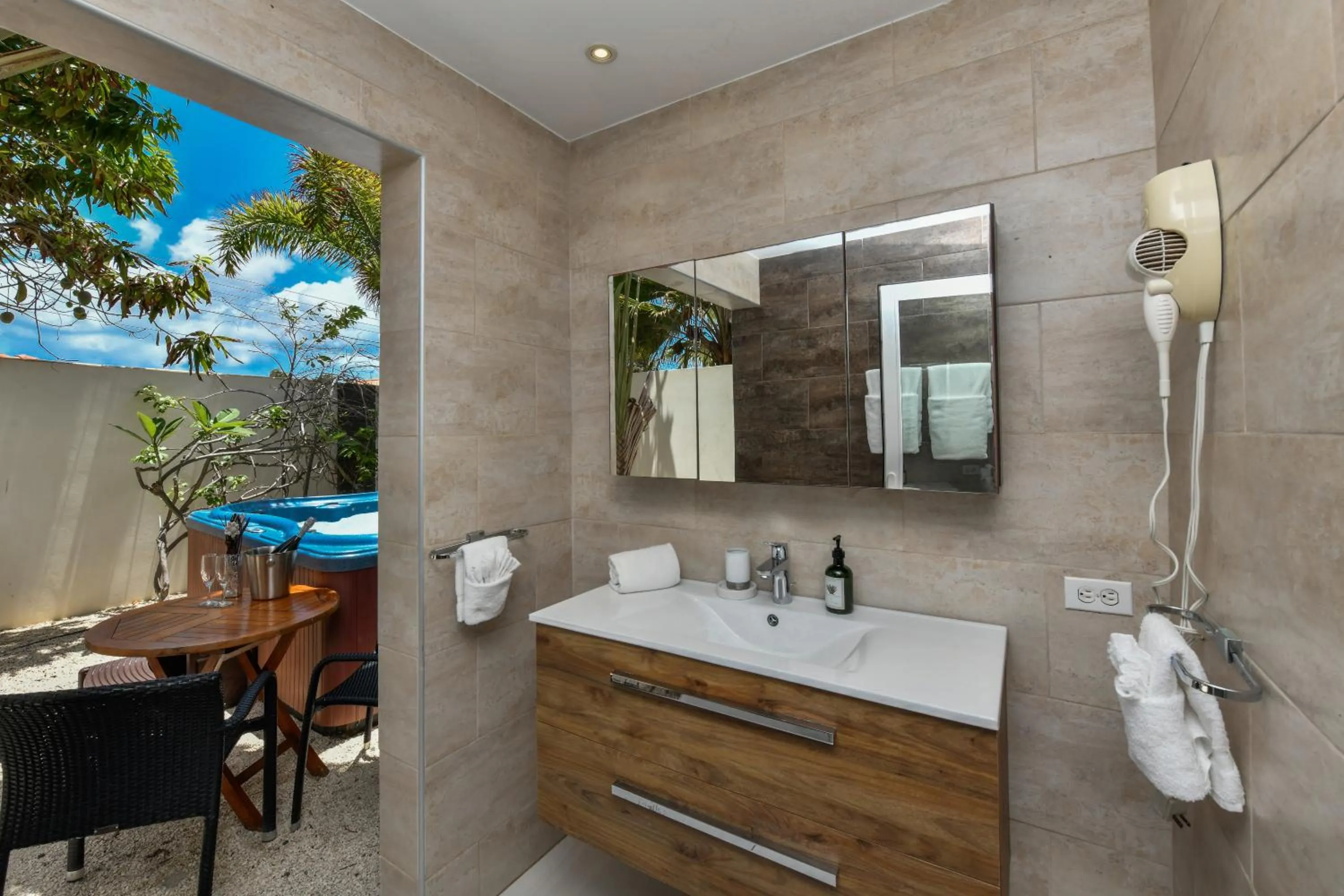 Garden in Boutique Hotel Swiss Paradise Aruba Villas and Suites