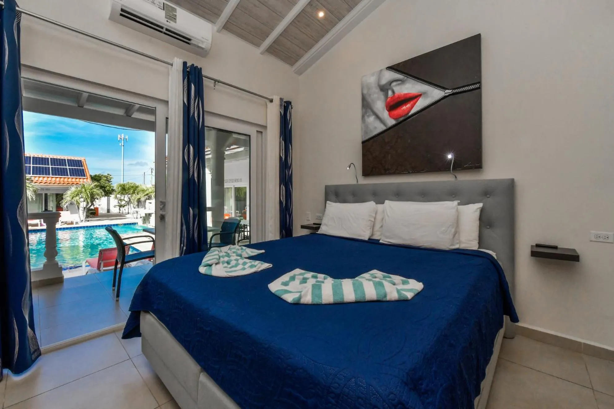 Bed in Boutique Hotel Swiss Paradise Aruba Villas and Suites