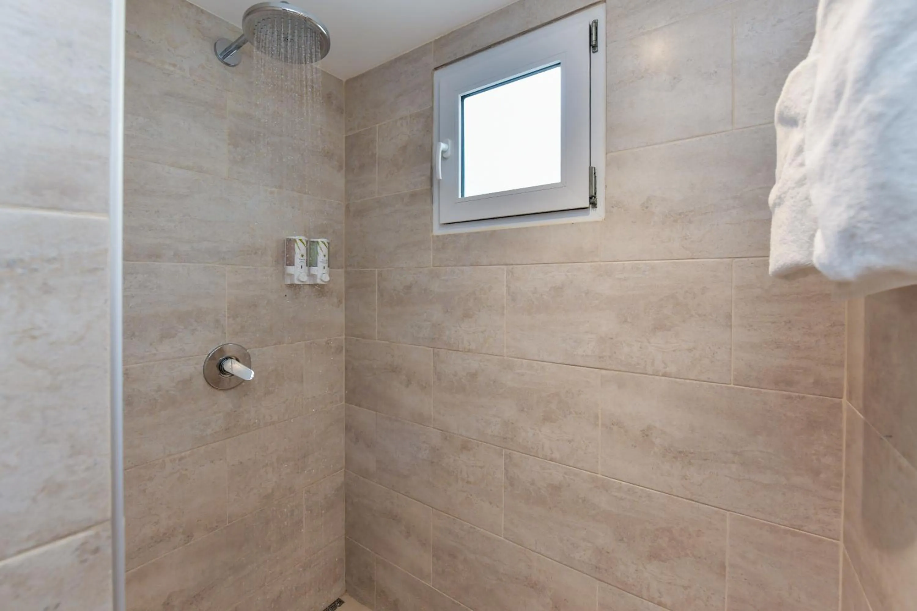 Shower in Boutique Hotel Swiss Paradise Aruba Villas and Suites