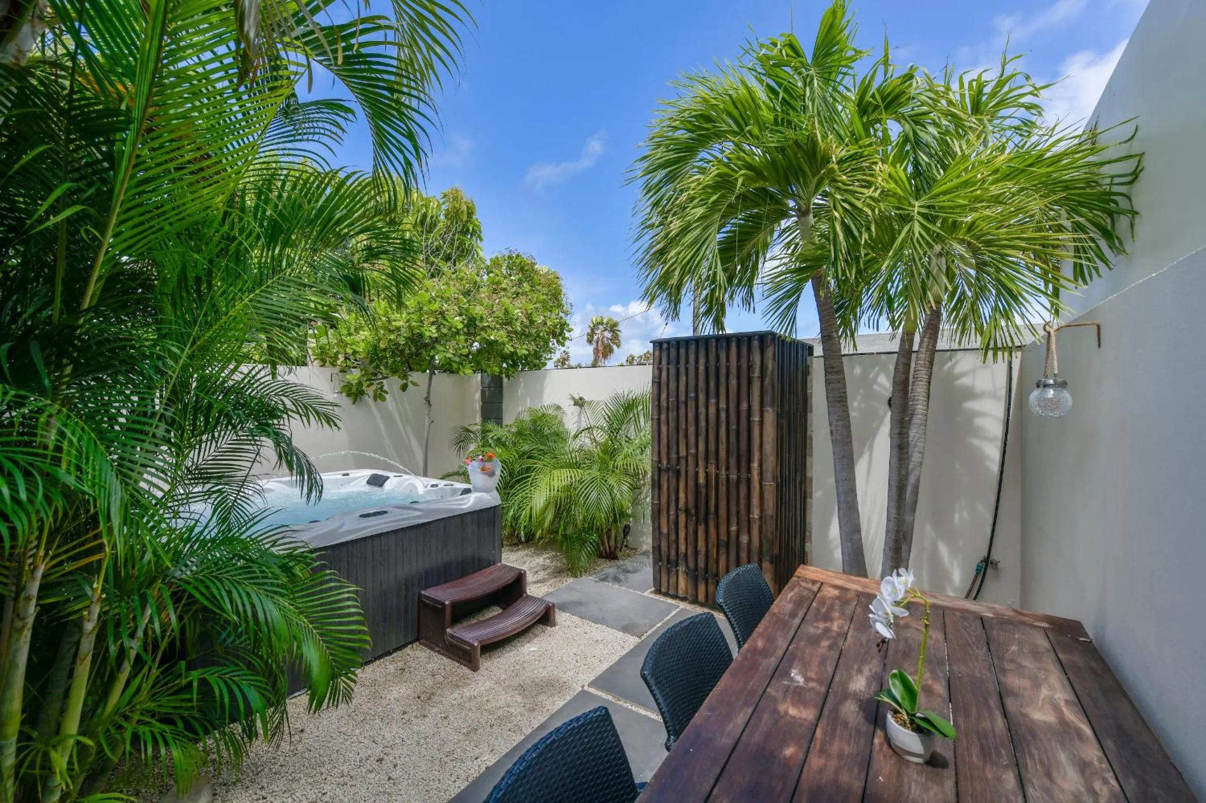 Garden in Boutique Hotel Swiss Paradise Aruba Villas and Suites