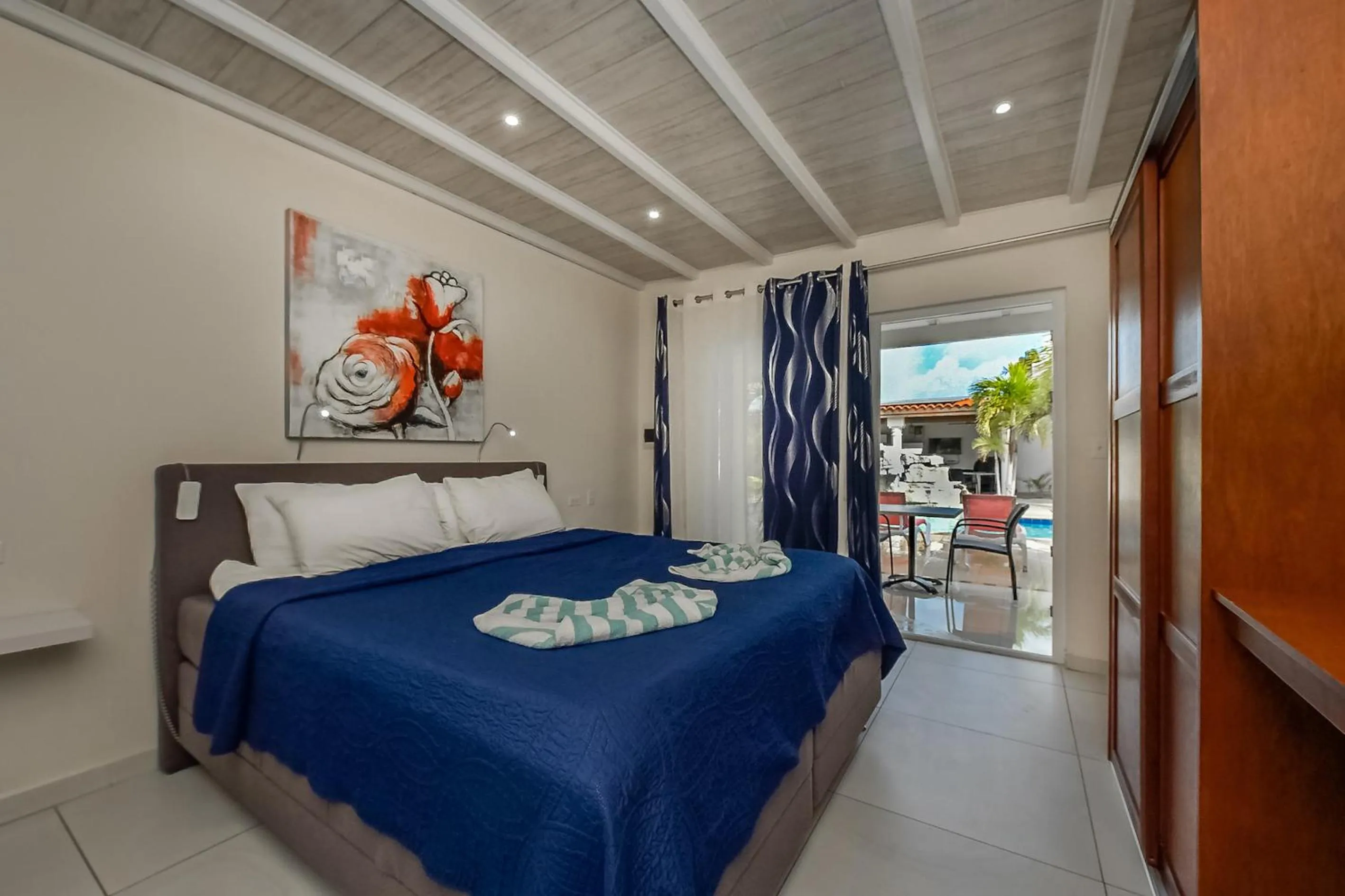 Bed in Boutique Hotel Swiss Paradise Aruba Villas and Suites