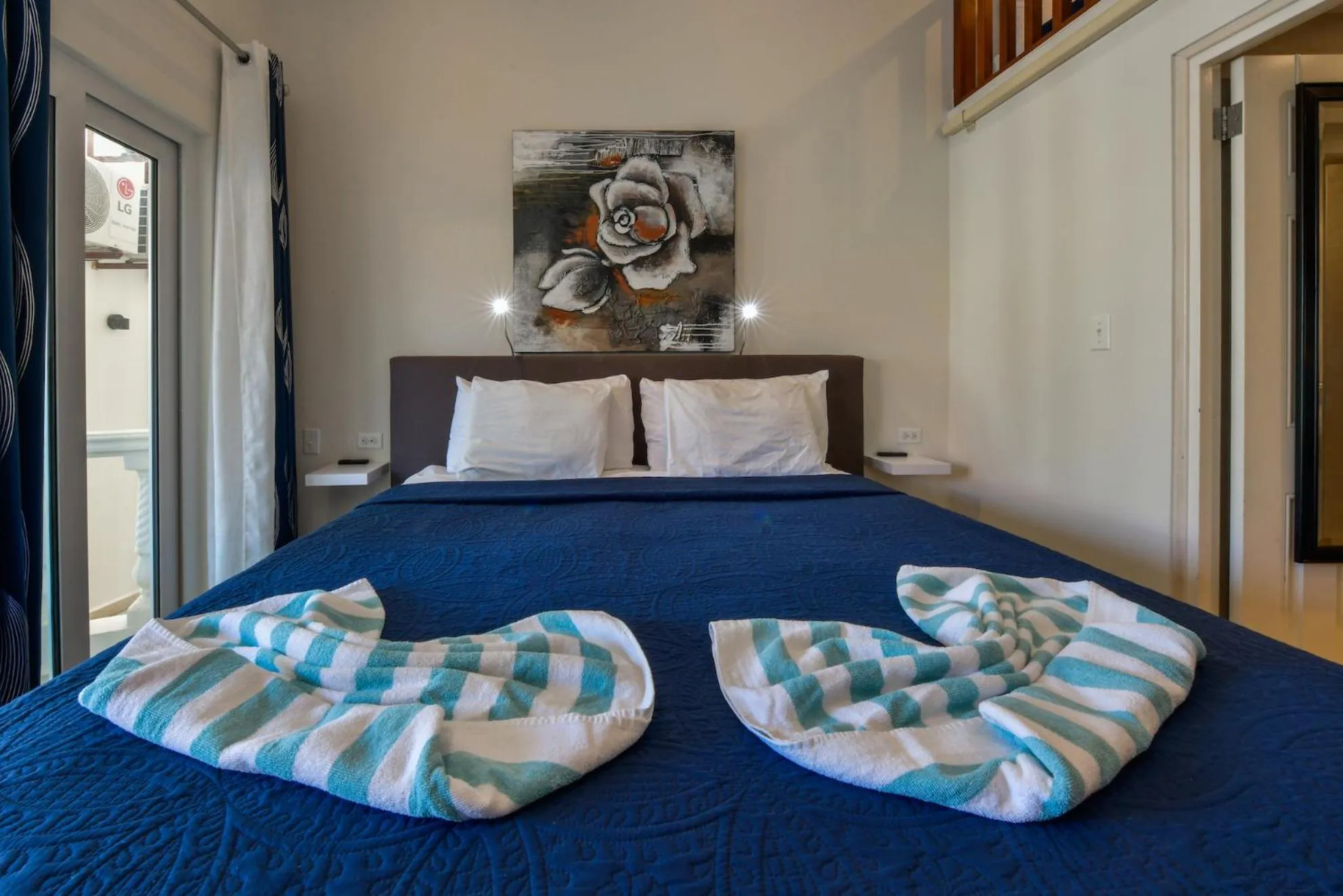 Bed in Boutique Hotel Swiss Paradise Aruba Villas and Suites