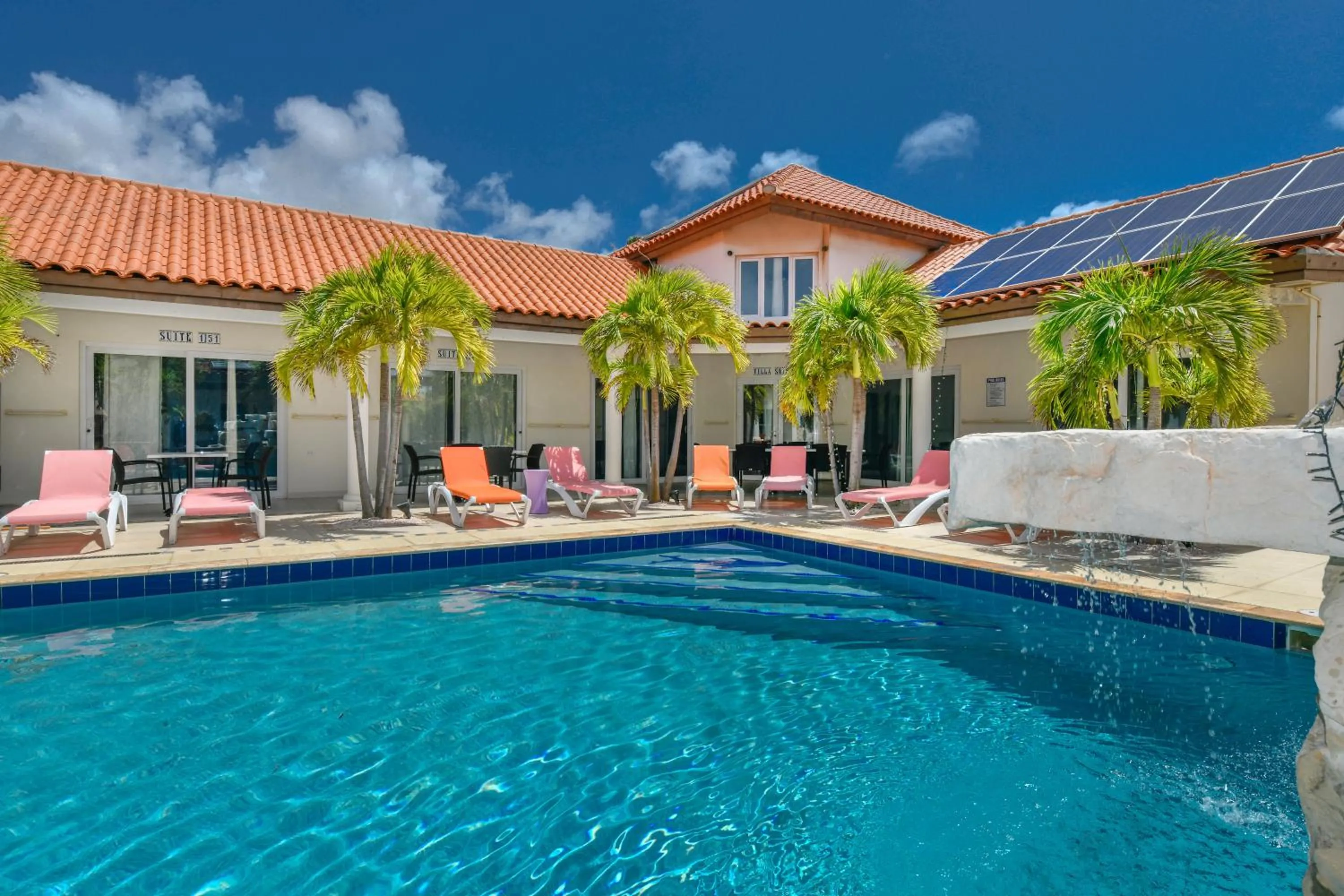 Pool Suite with private Garden Hot Tub XXL in Boutique Hotel Swiss Paradise Aruba Villas and Suites