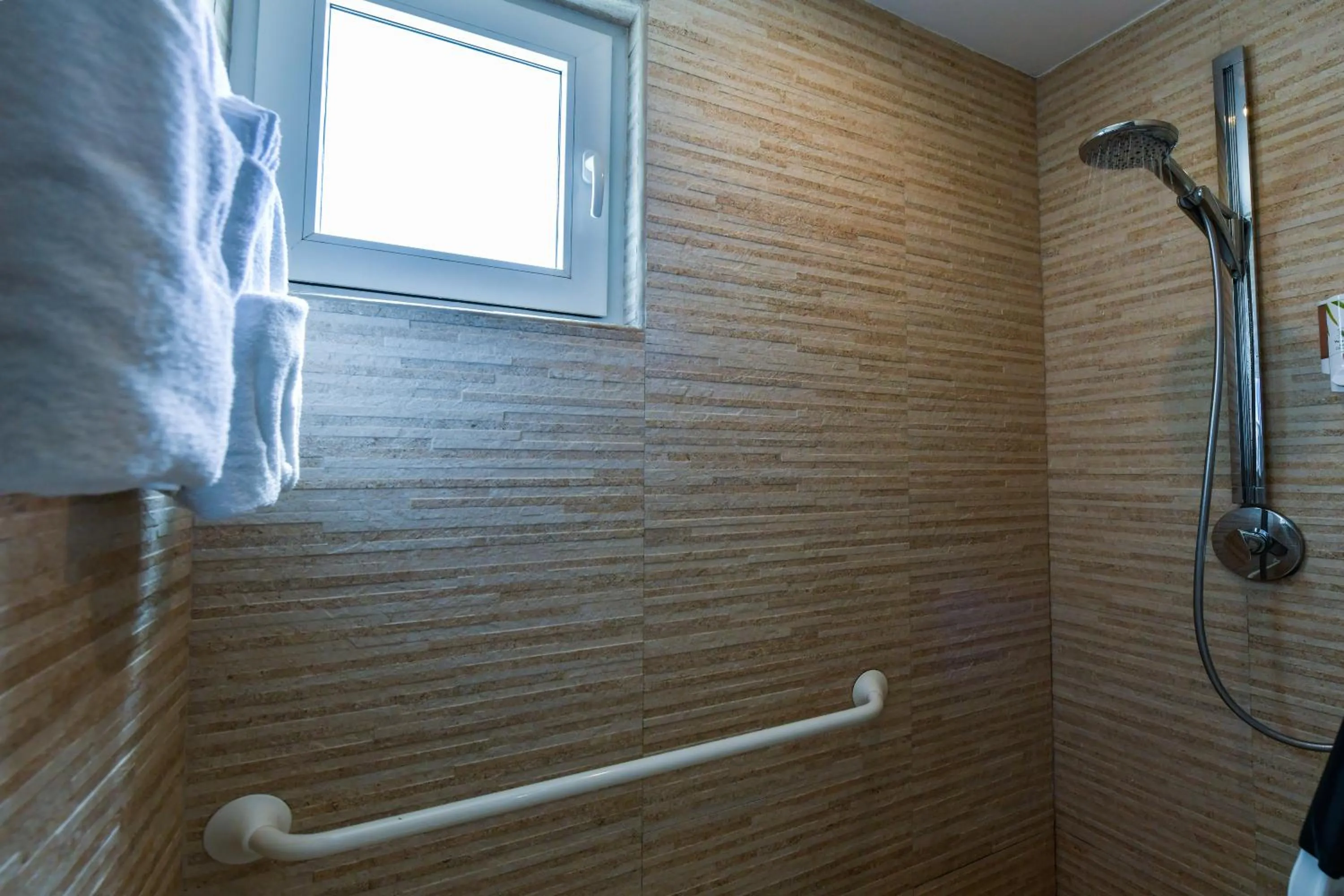 Shower in Boutique Hotel Swiss Paradise Aruba Villas and Suites