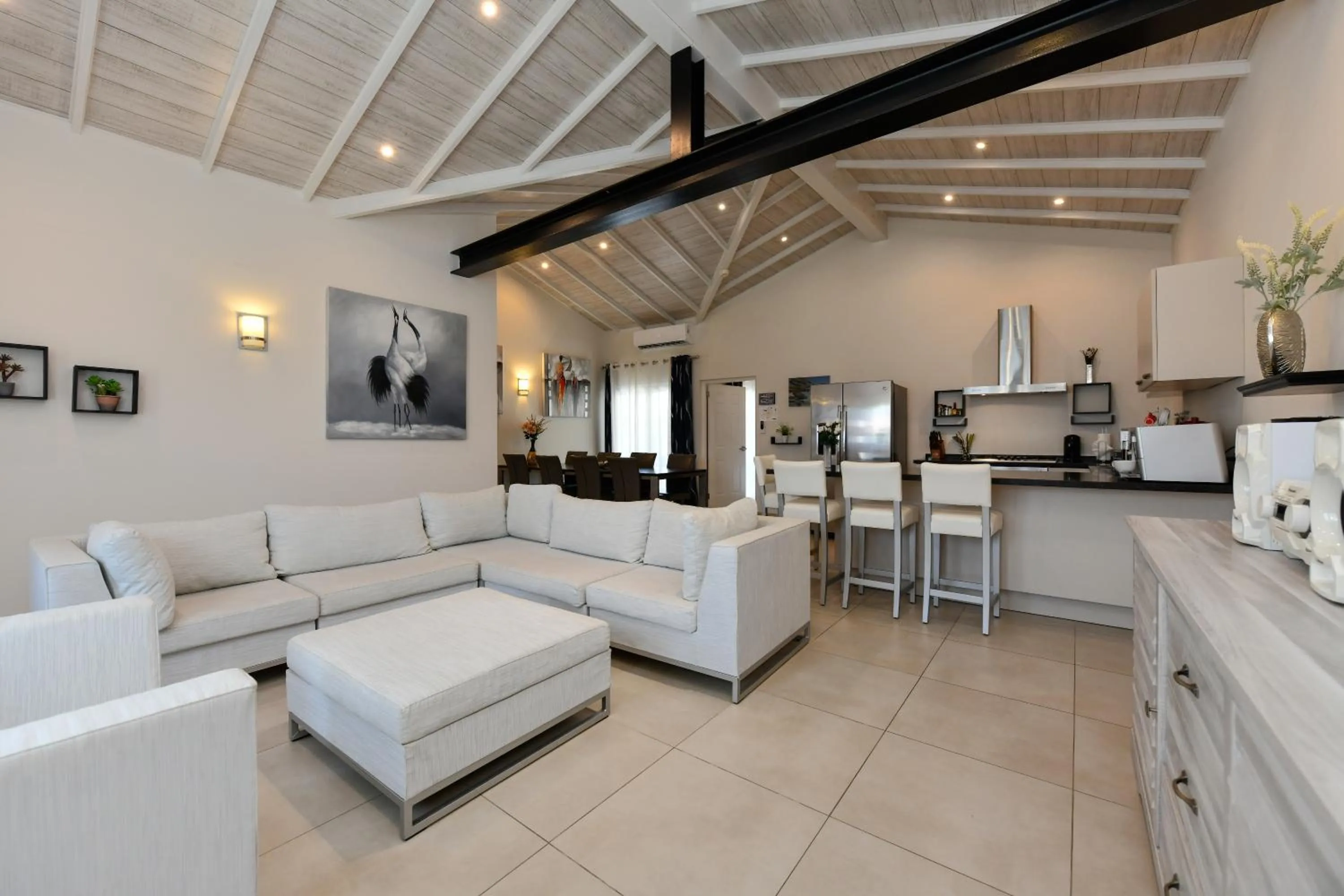 Kitchen or kitchenette in Boutique Hotel Swiss Paradise Aruba Villas and Suites