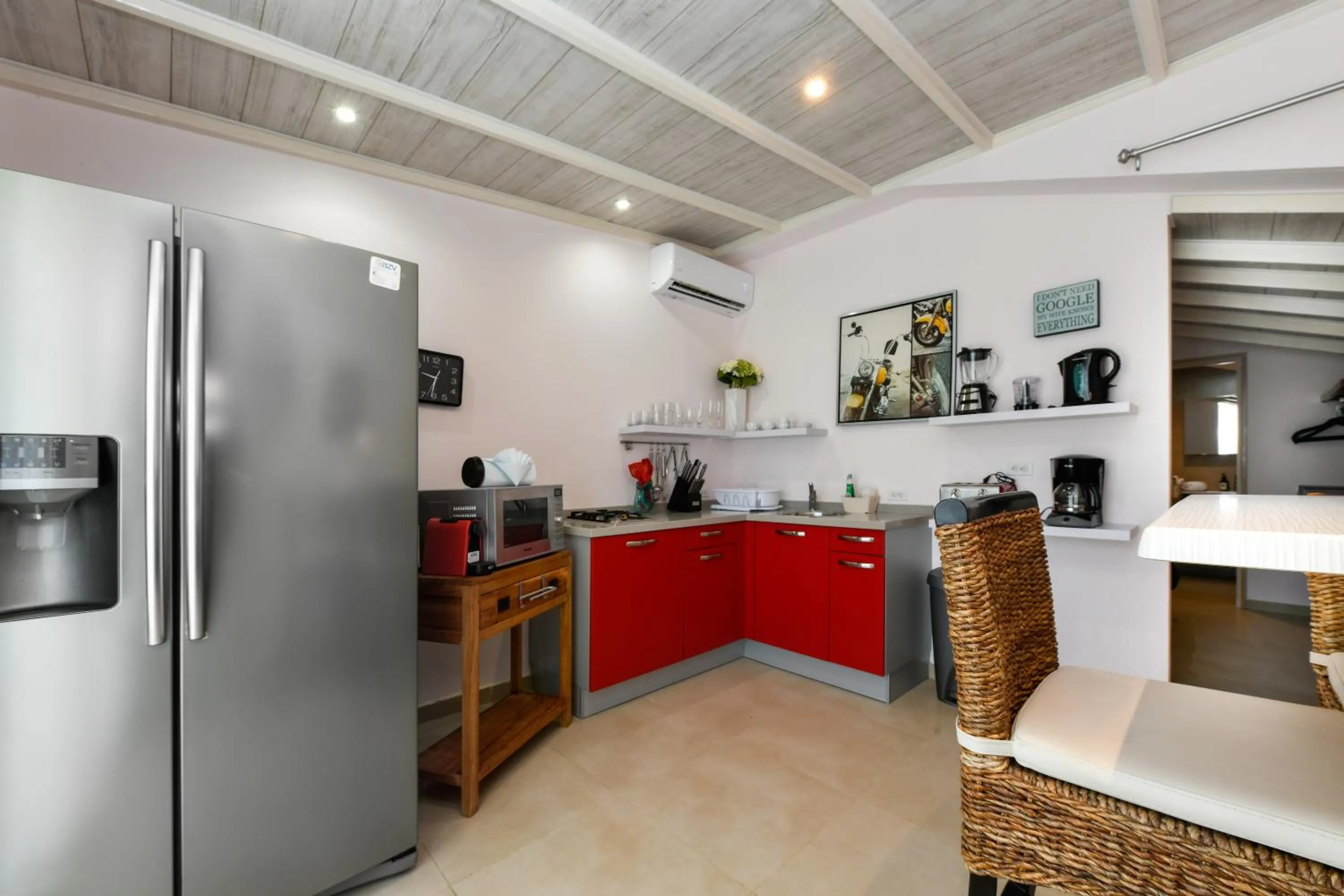 Kitchen or kitchenette in Boutique Hotel Swiss Paradise Aruba Villas and Suites