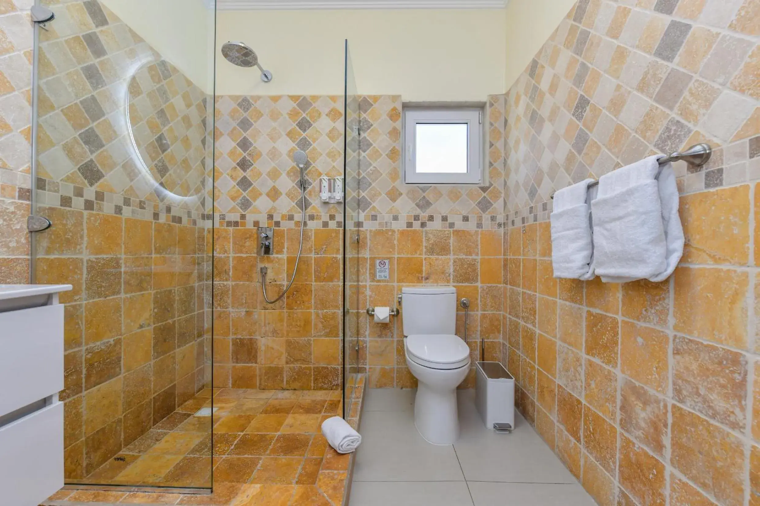 Shower in Boutique Hotel Swiss Paradise Aruba Villas and Suites Shower in Boutique Hotel Swiss Paradise Aruba Villas and Suites