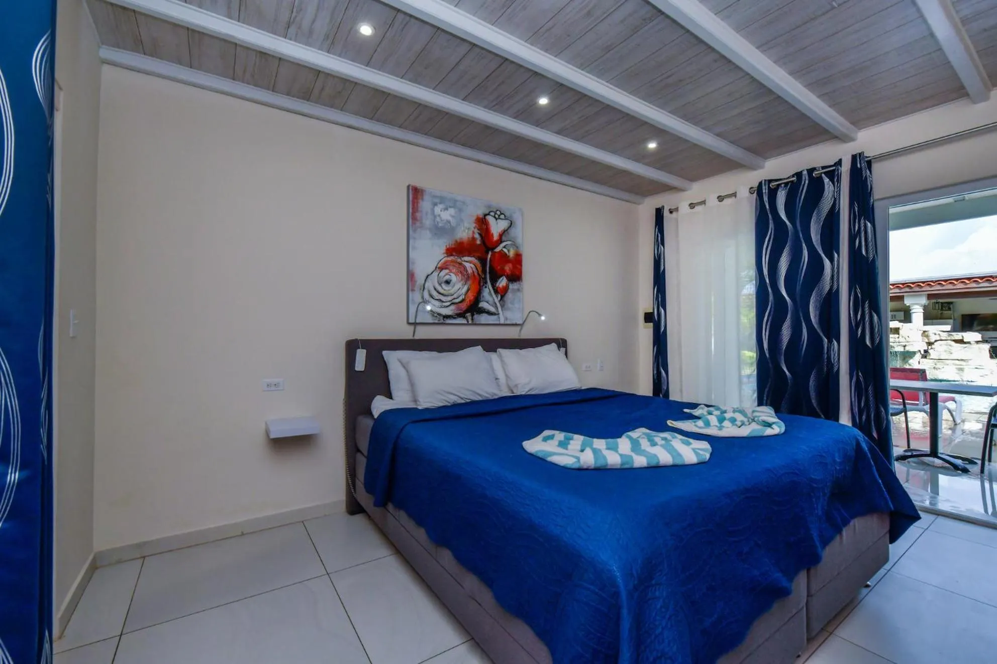 Bed in Boutique Hotel Swiss Paradise Aruba Villas and Suites