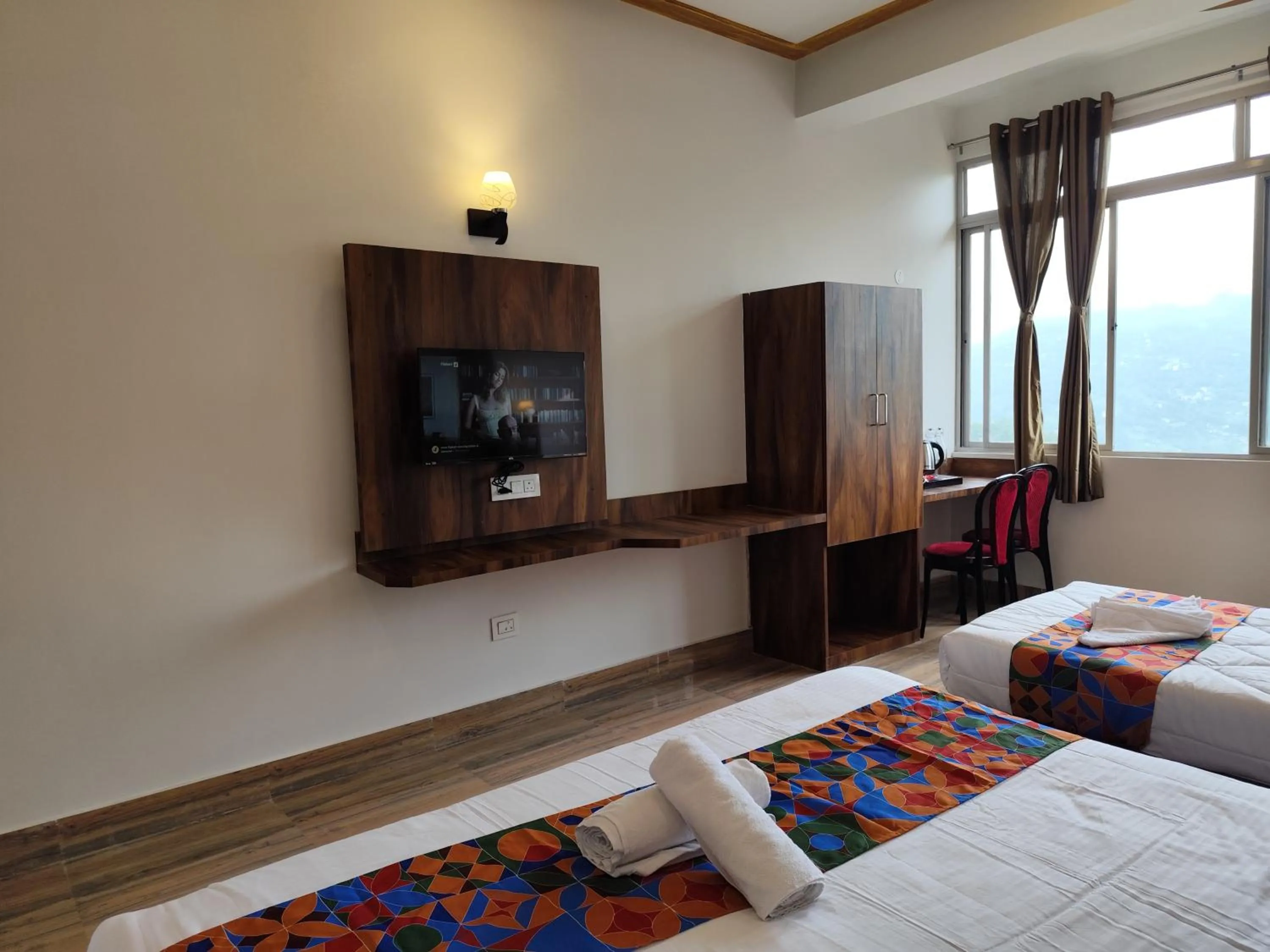 Communal lounge/ TV room, Bed in HOTEL GREENERY VIEW