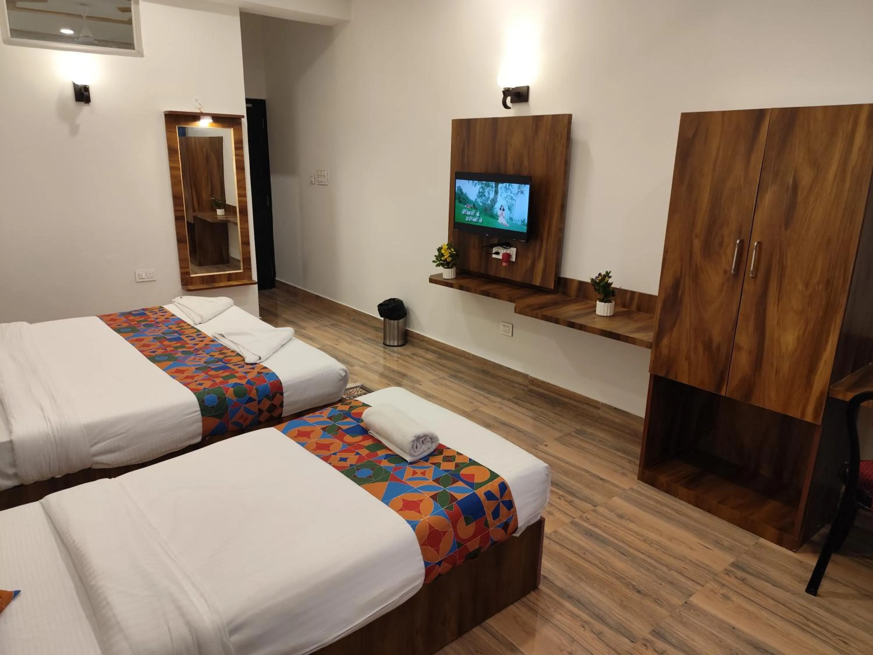 Communal lounge/ TV room, Bed in HOTEL GREENERY VIEW
