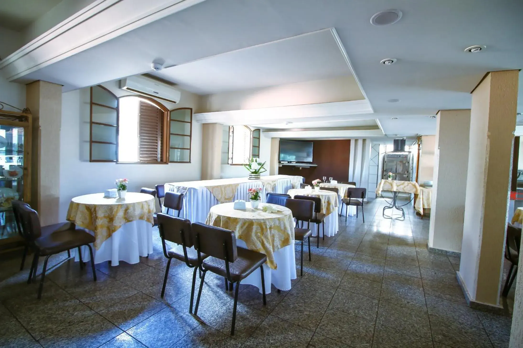 Restaurant/places to eat in Piloes Palace Hotel Restaurant/places to eat in Piloes Palace Hotel